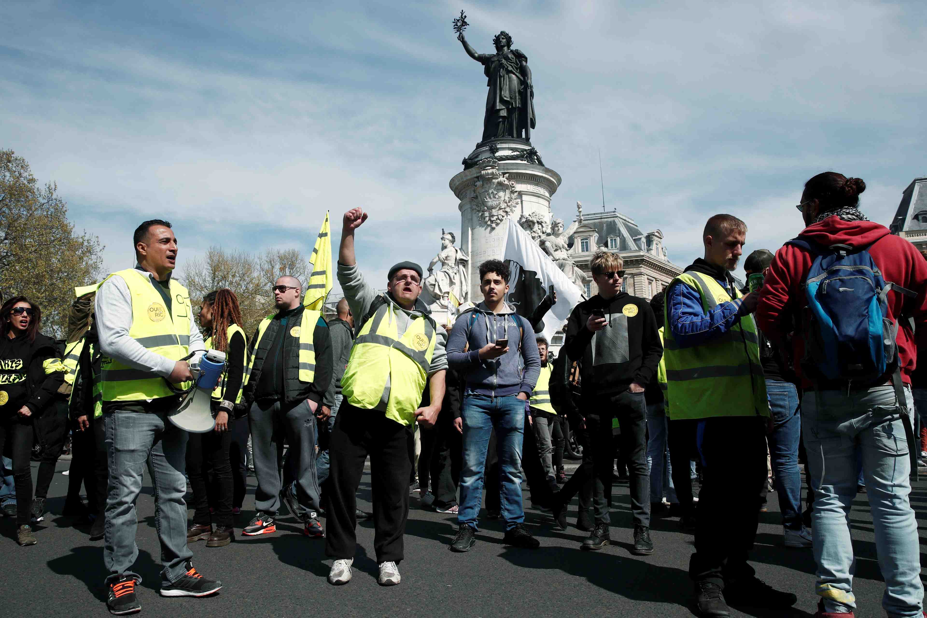 Manifestations dans le calme au 21e jour des "gilets jaunes"
