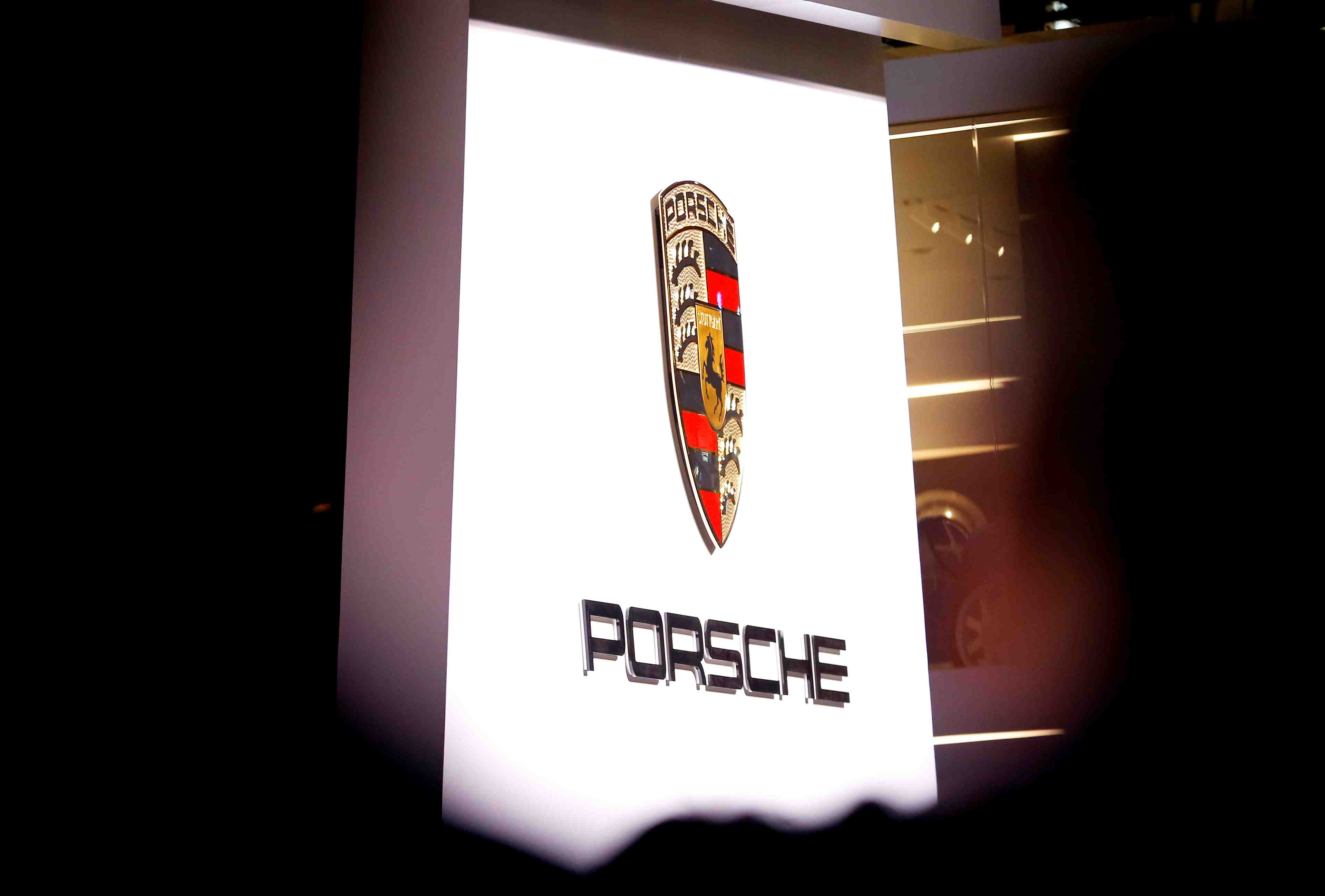 Perquisitions chez porsche pour des paiements suspects