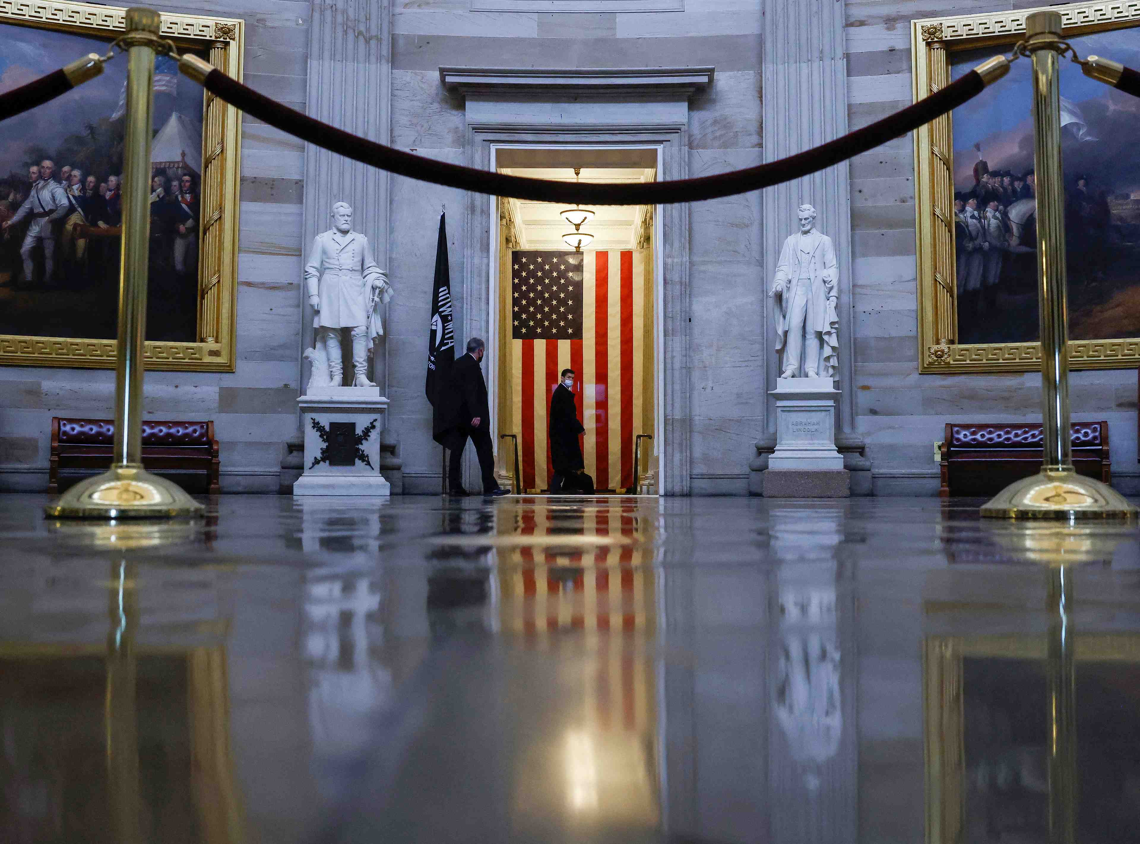 Un an apres l'assaut du capitole, biden a l'offensive contre la "menace" trump