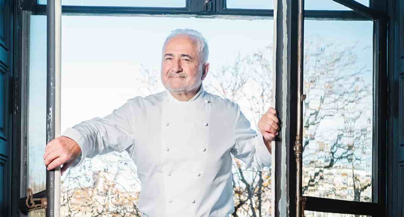 Le Chef étoilé Guy Savoy dans son restaurant de La Monnaie à Paris, le jeudi 28 novembre 2024