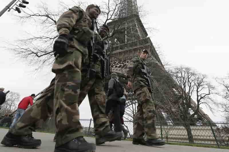L'armee francaise face au defi du recrutement apres les attentats