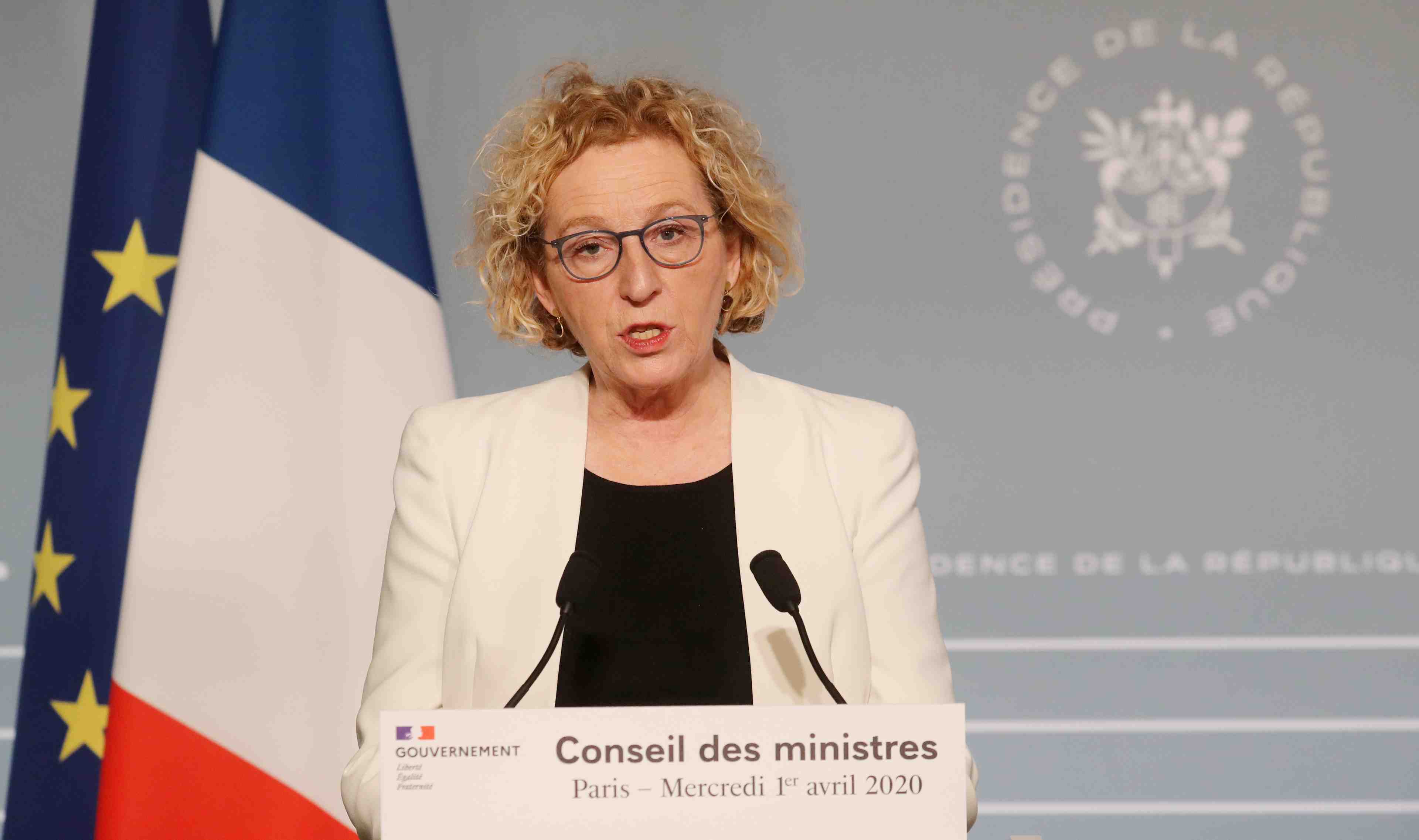 "ne pas se precipiter sur les rumeurs", dit penicaud interrogee sur des fermetures de sites renault