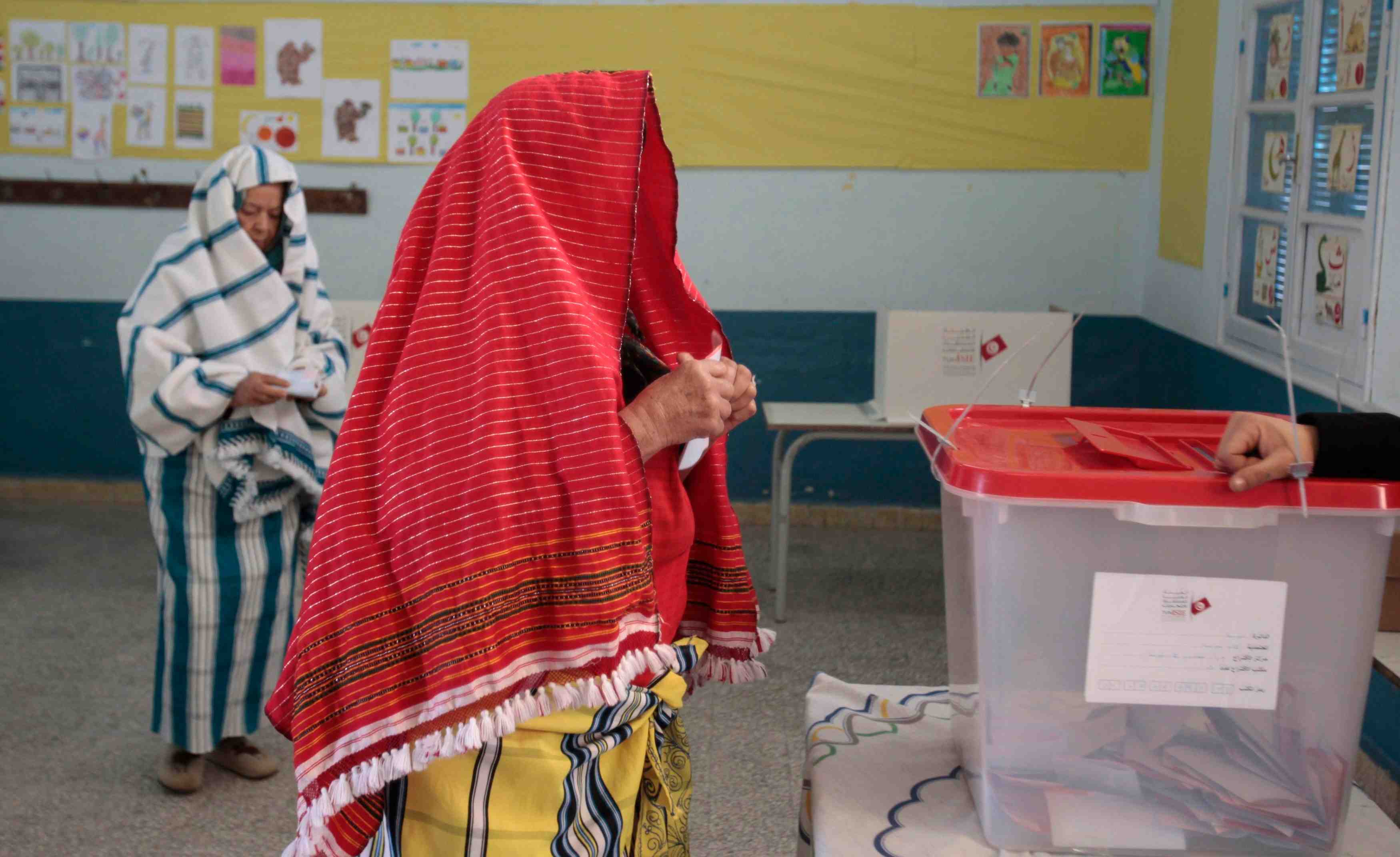 Les tunisiens aux urnes pour parachever la transition
