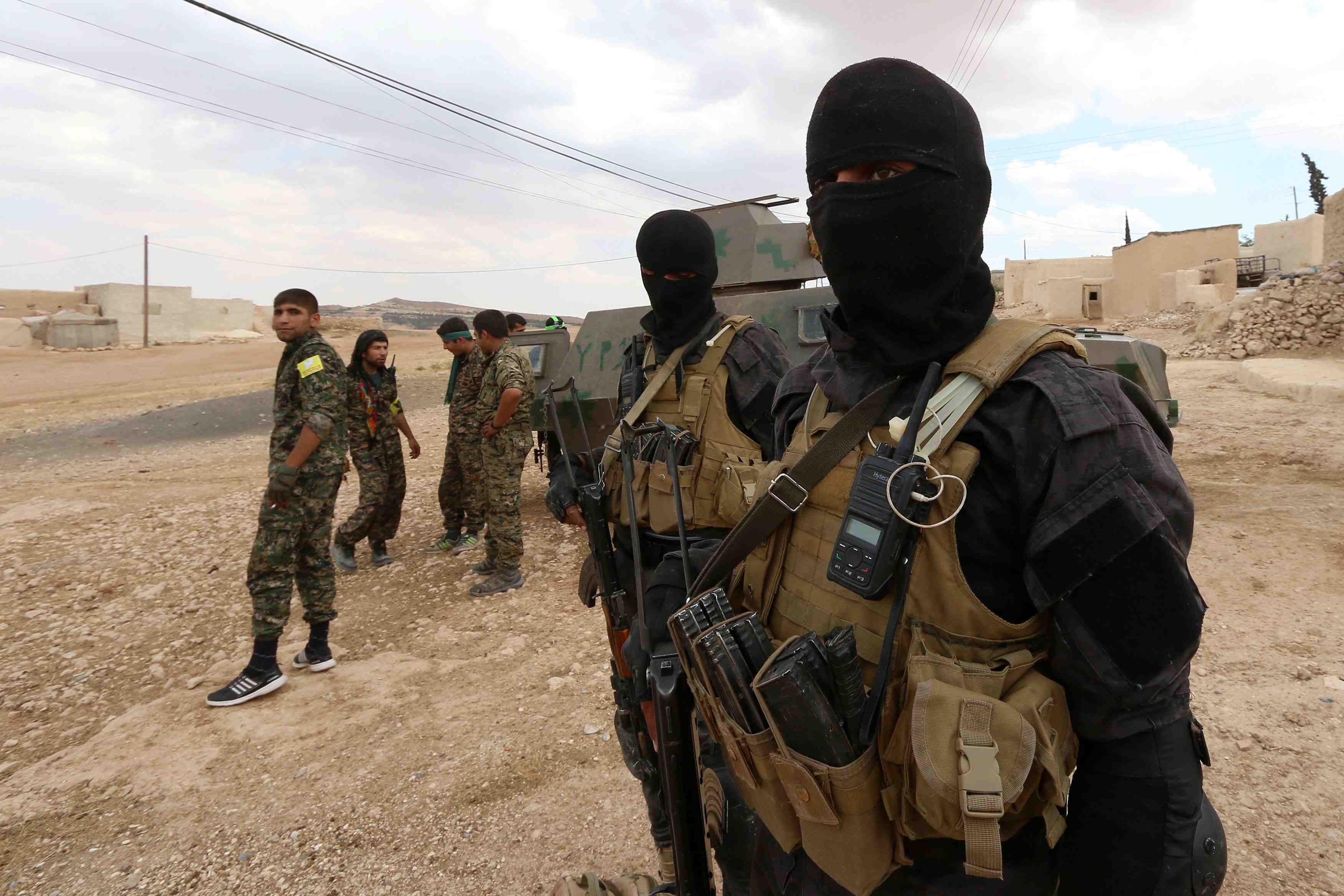 Les rebelles syriens promettent de "liberer" manjib de l'ei