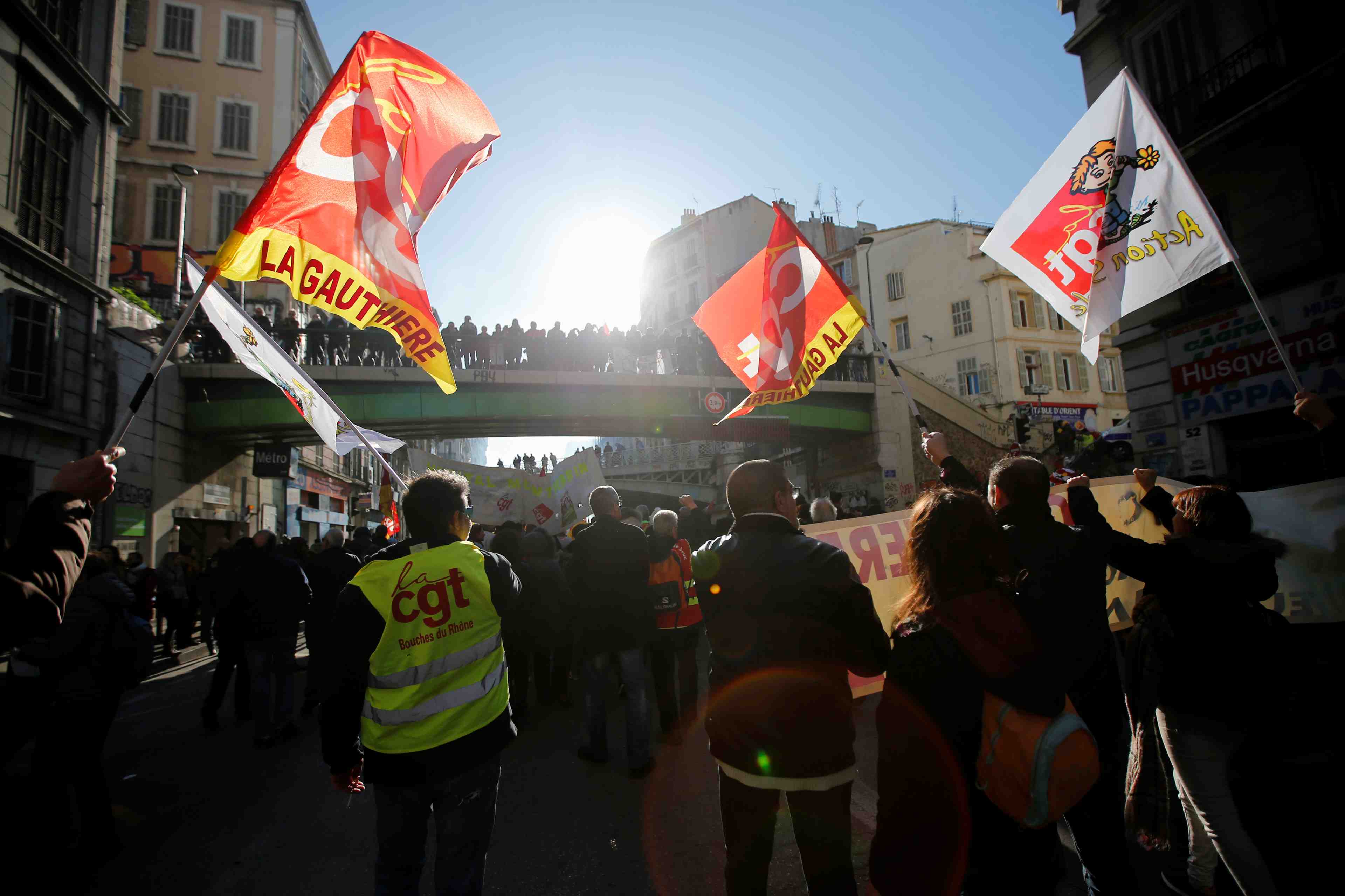"il ne faut pas lacher", marseille reste mobilisee
