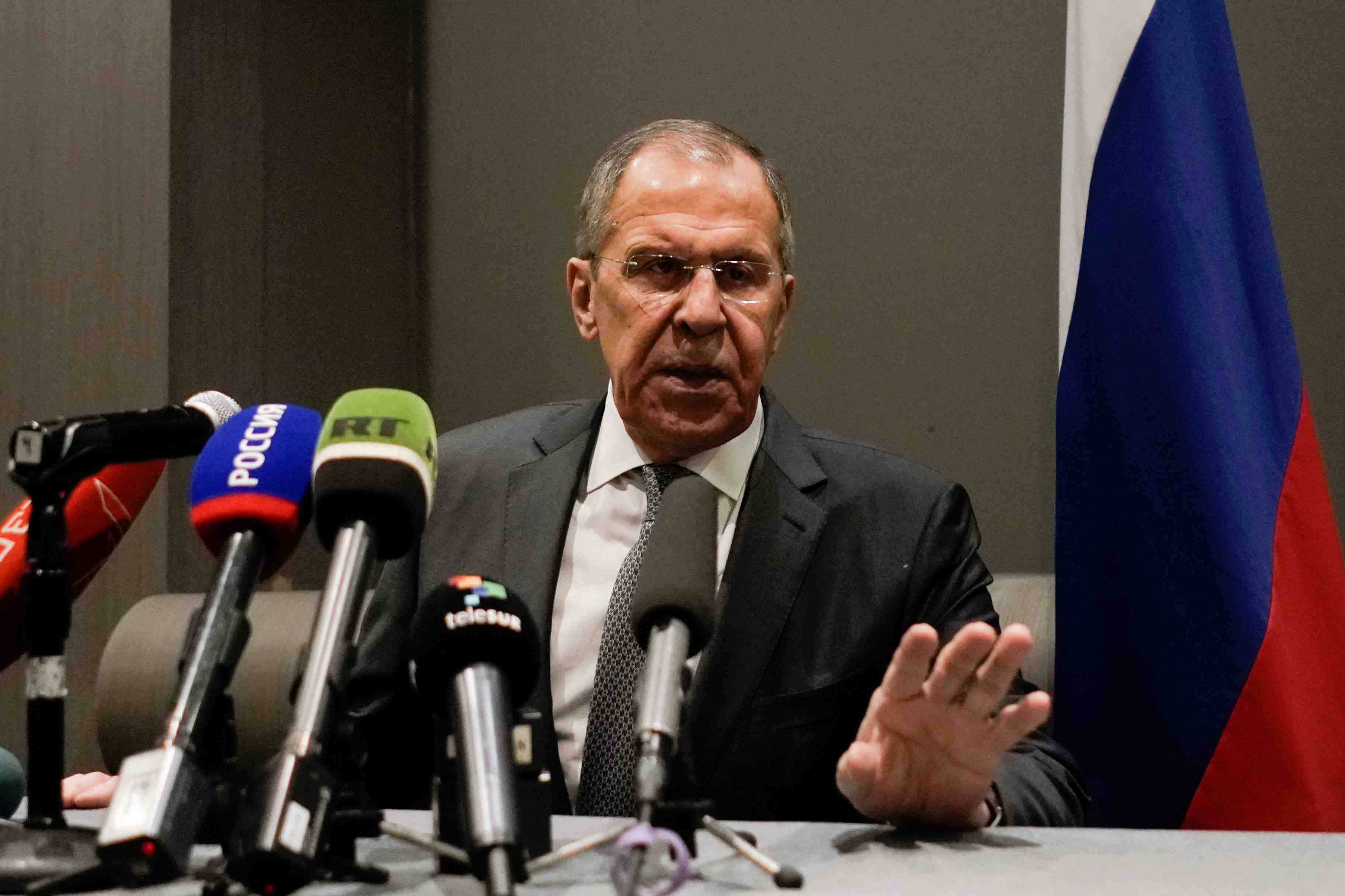 La russie soutient la baisse de production proposee par un panel de l'opep+