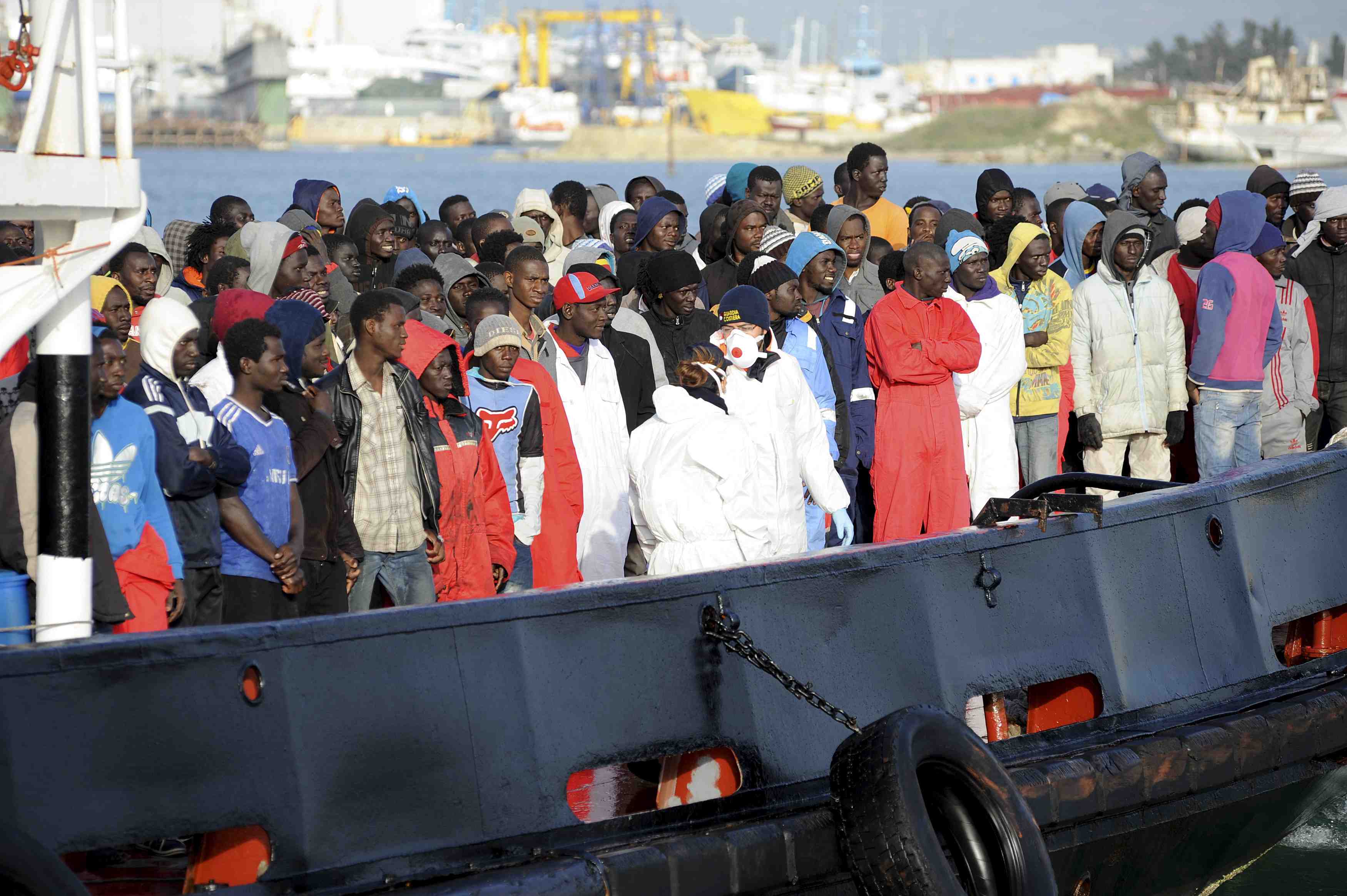 Francois hollande souhaite que l’europe renforce l’aide aux migrants en mediterranee