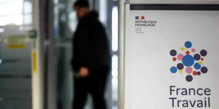 Le chômage frappe « 19 % » des jeunes, déplore le Premier ministre, François Bayrou.
