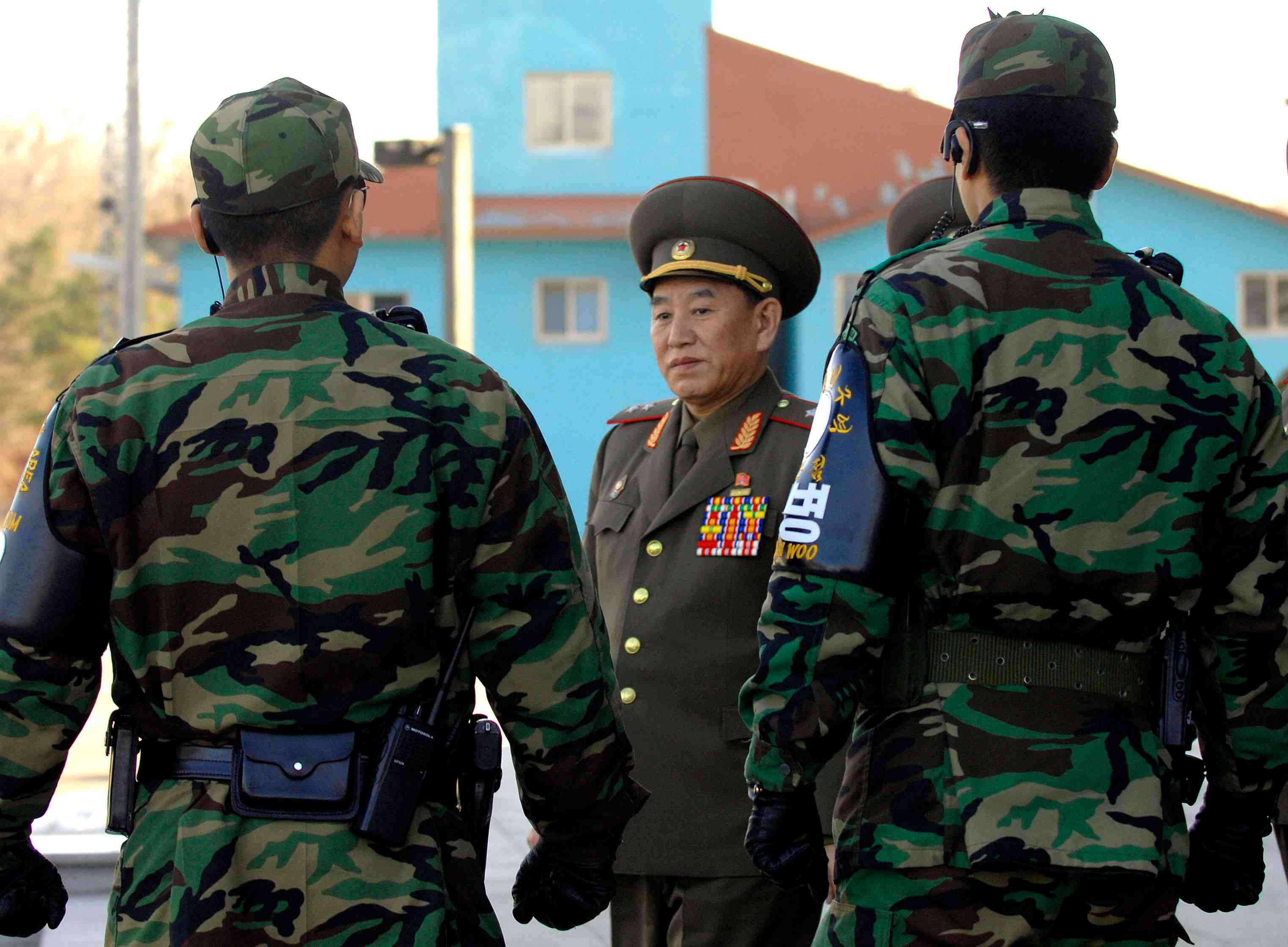 Kim yong-chol apercu dimanche aux cotes du dirigeant nord-coreen