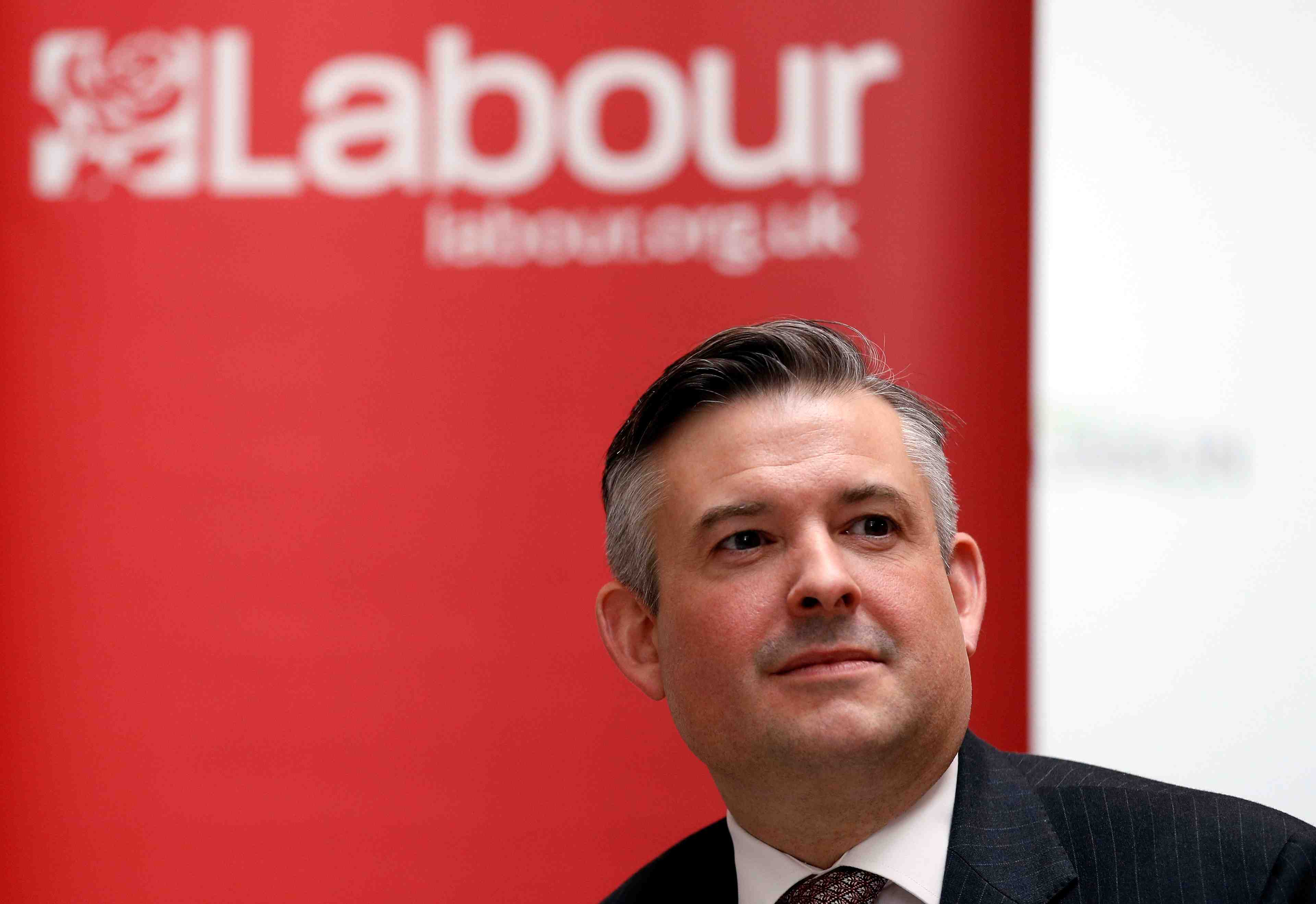 Grande bretagne: un cadre du labour balaie en prive la perspective d'une victoire de corbyn