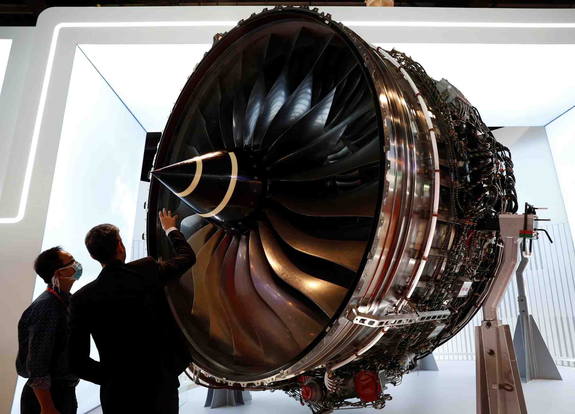 Rolls-royce va supprimer au moins 9.000 postes pour s'adapter a la crise de l'aerien