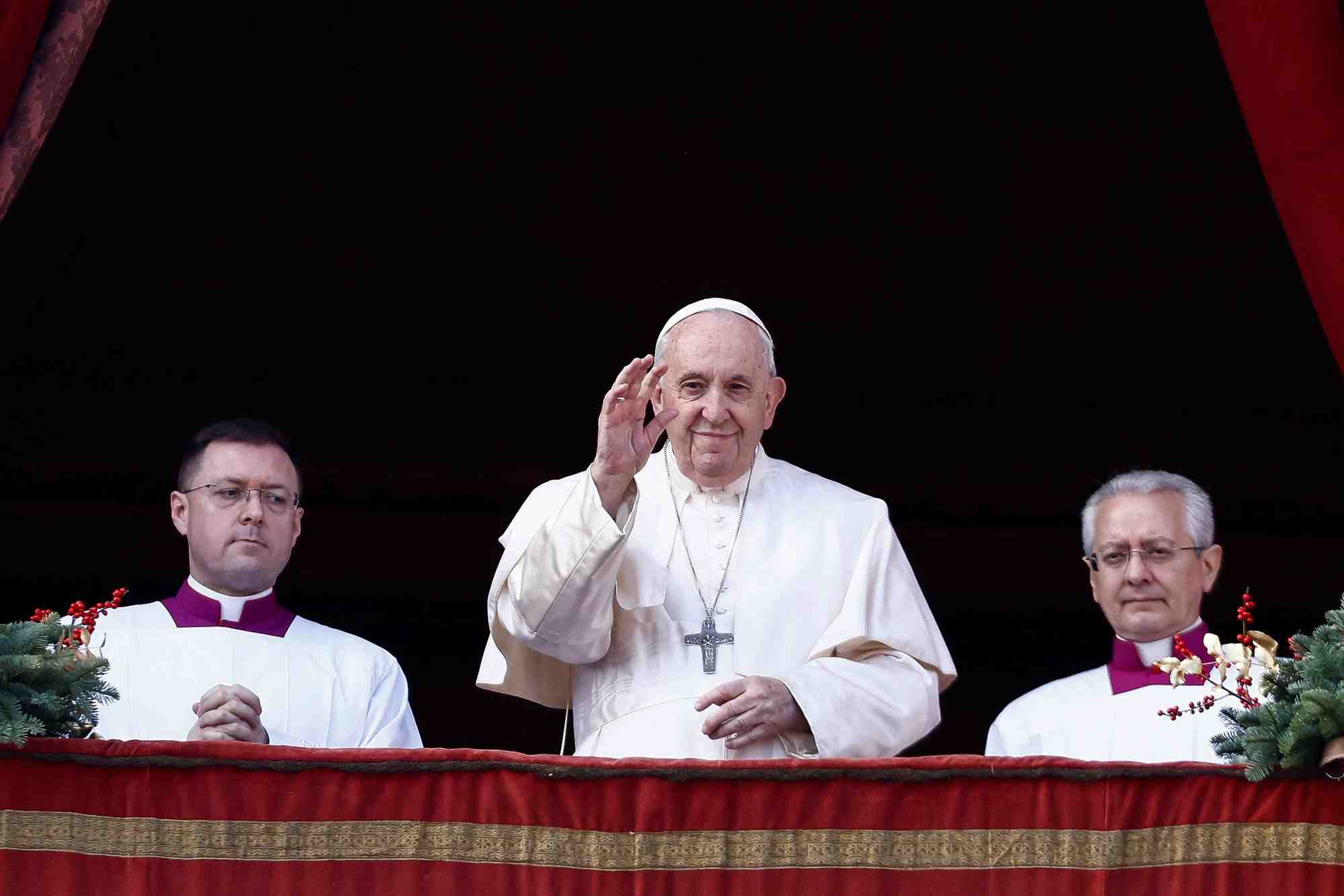 Le pape francois prononce son benediction de noel