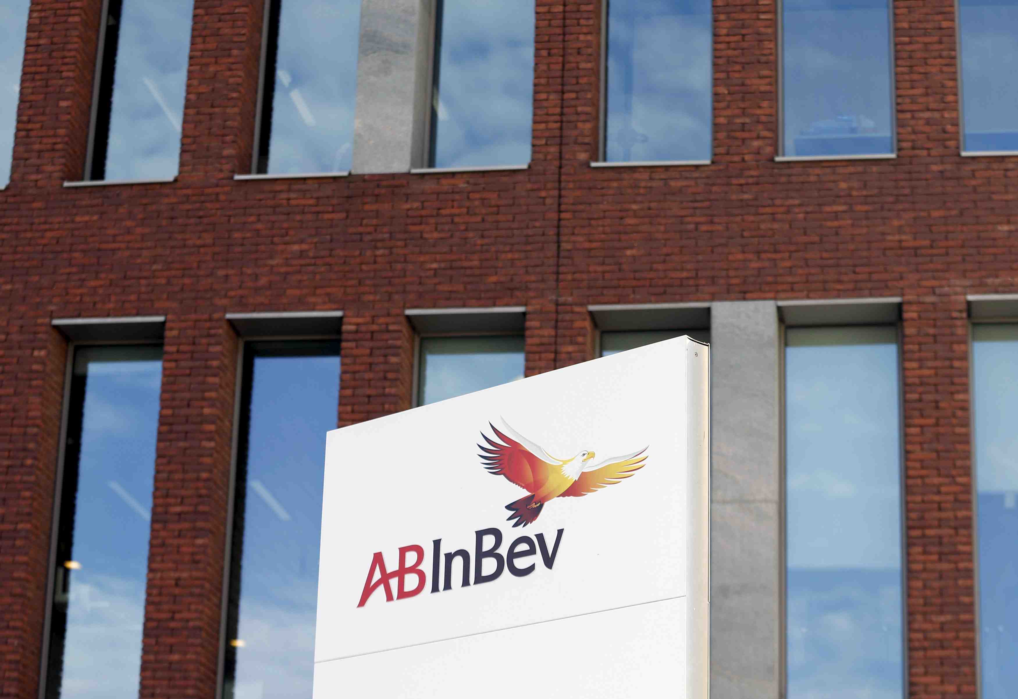 Ab inbev revoit a la hausse sa prevision de chiffre d'affaires 2015