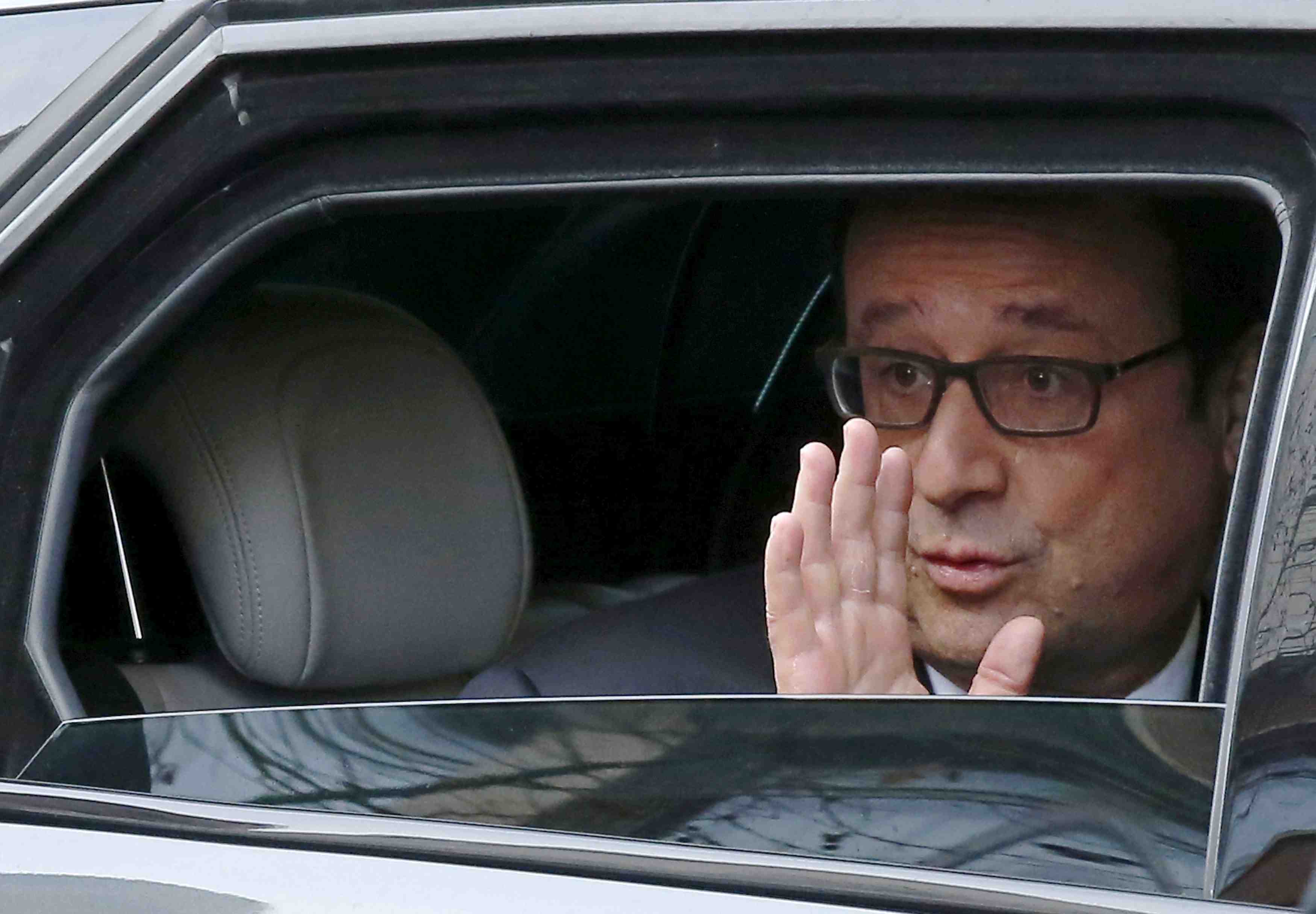 Francois hollande tente par le statu quo preelectoral