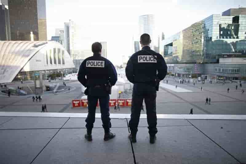 Le gouvernement propose une version allegee de l'etat d'urgence