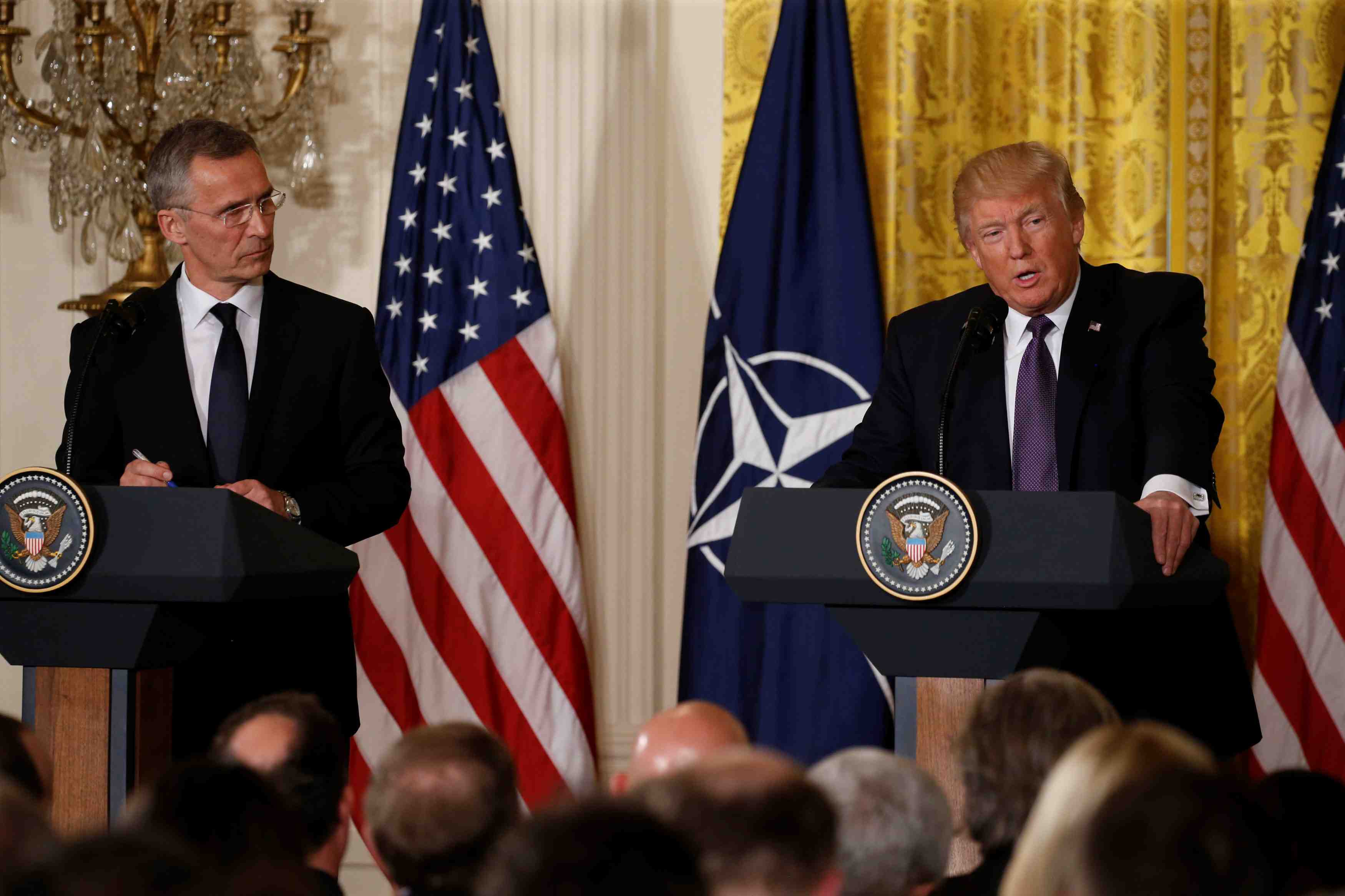 Volte-face de trump sur l'otan qui n'est "plus obsolete"
