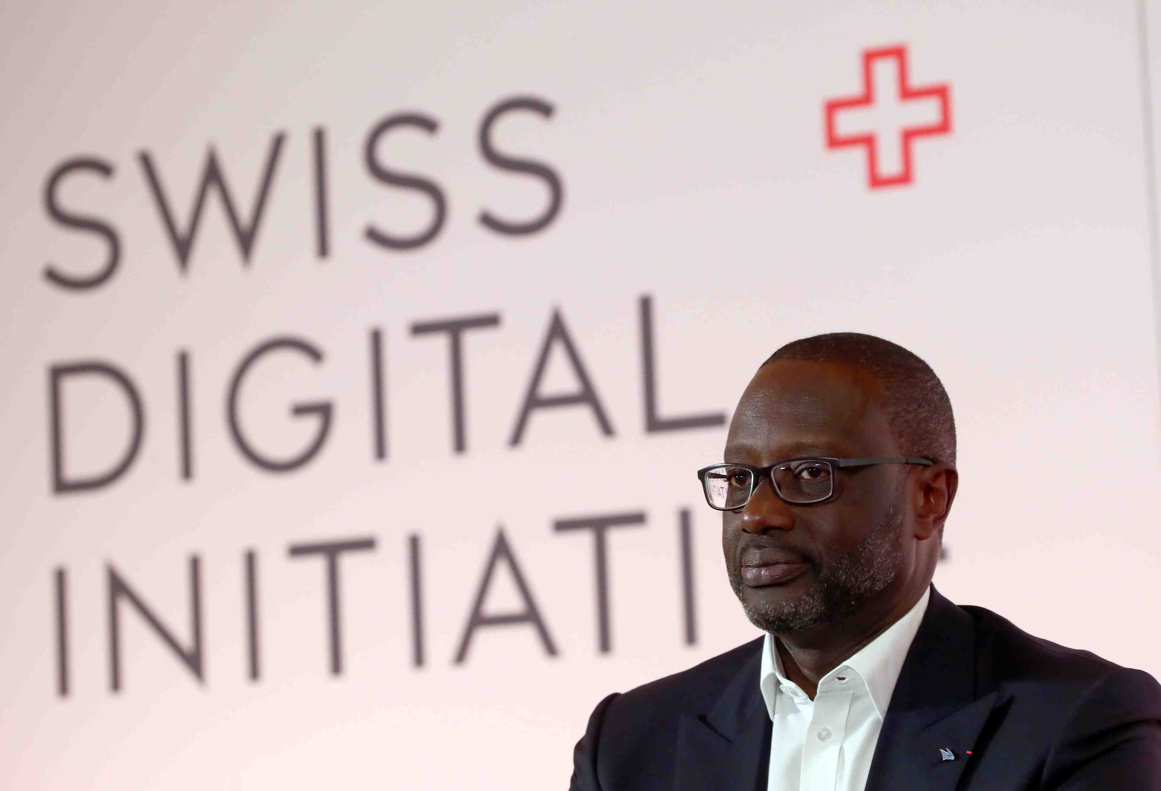 Credit suisse innocente son dg apres la filature d'un ex-directeur