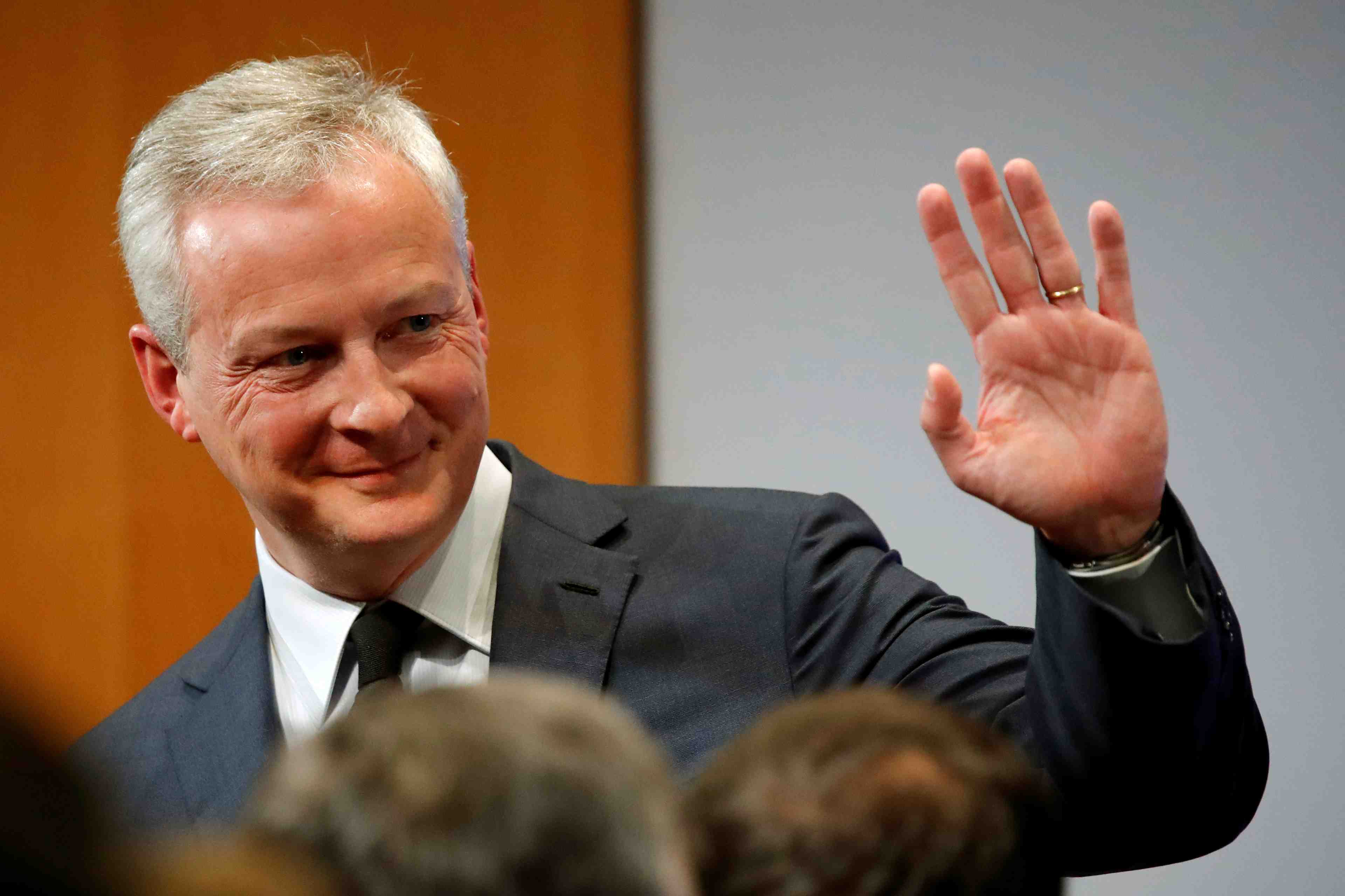 Le maire salue un "excellent accord" europeen sur la reponse economique au coronavirus