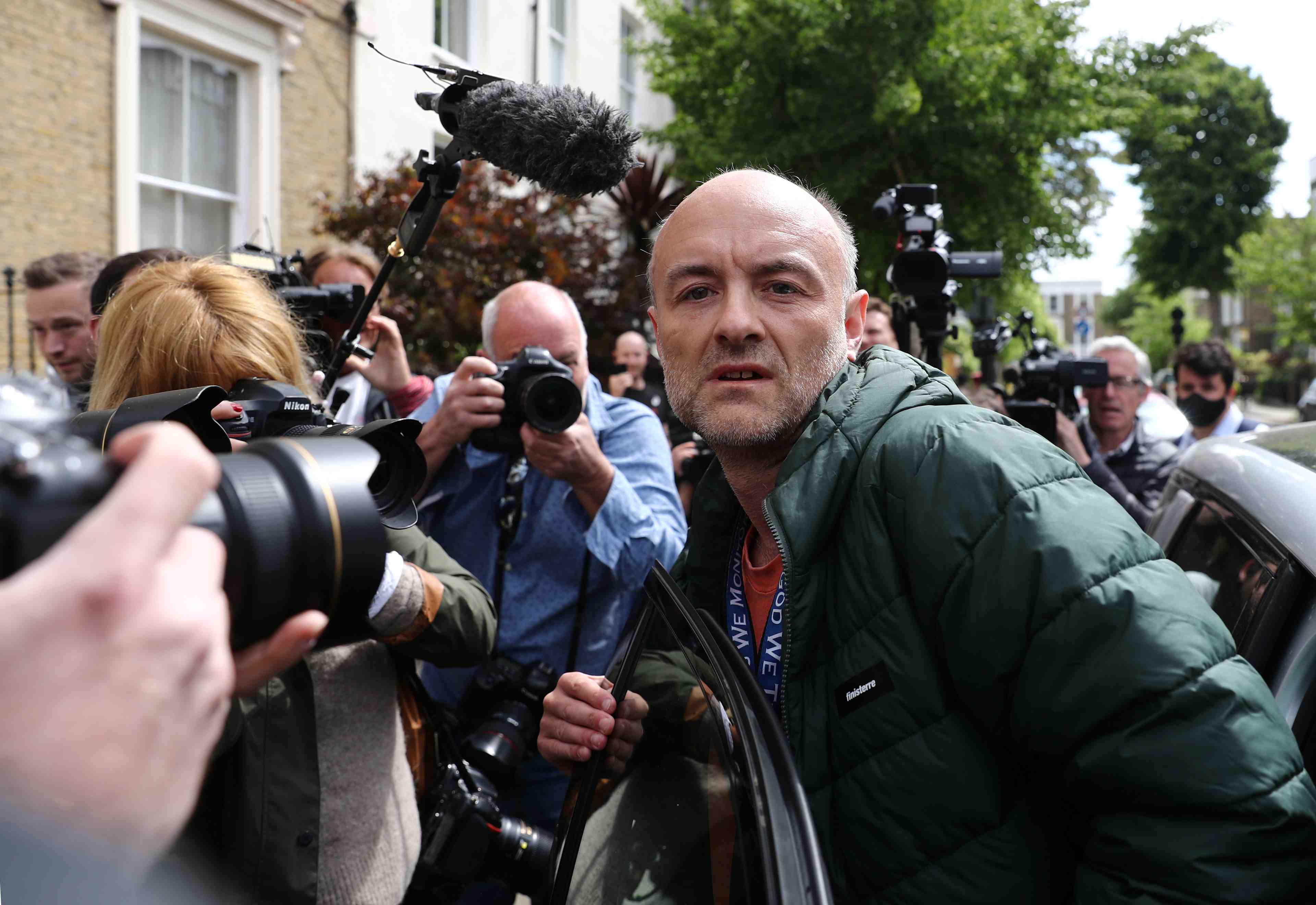 Johnson apporte son soutien a un conseiller dans la tourmente