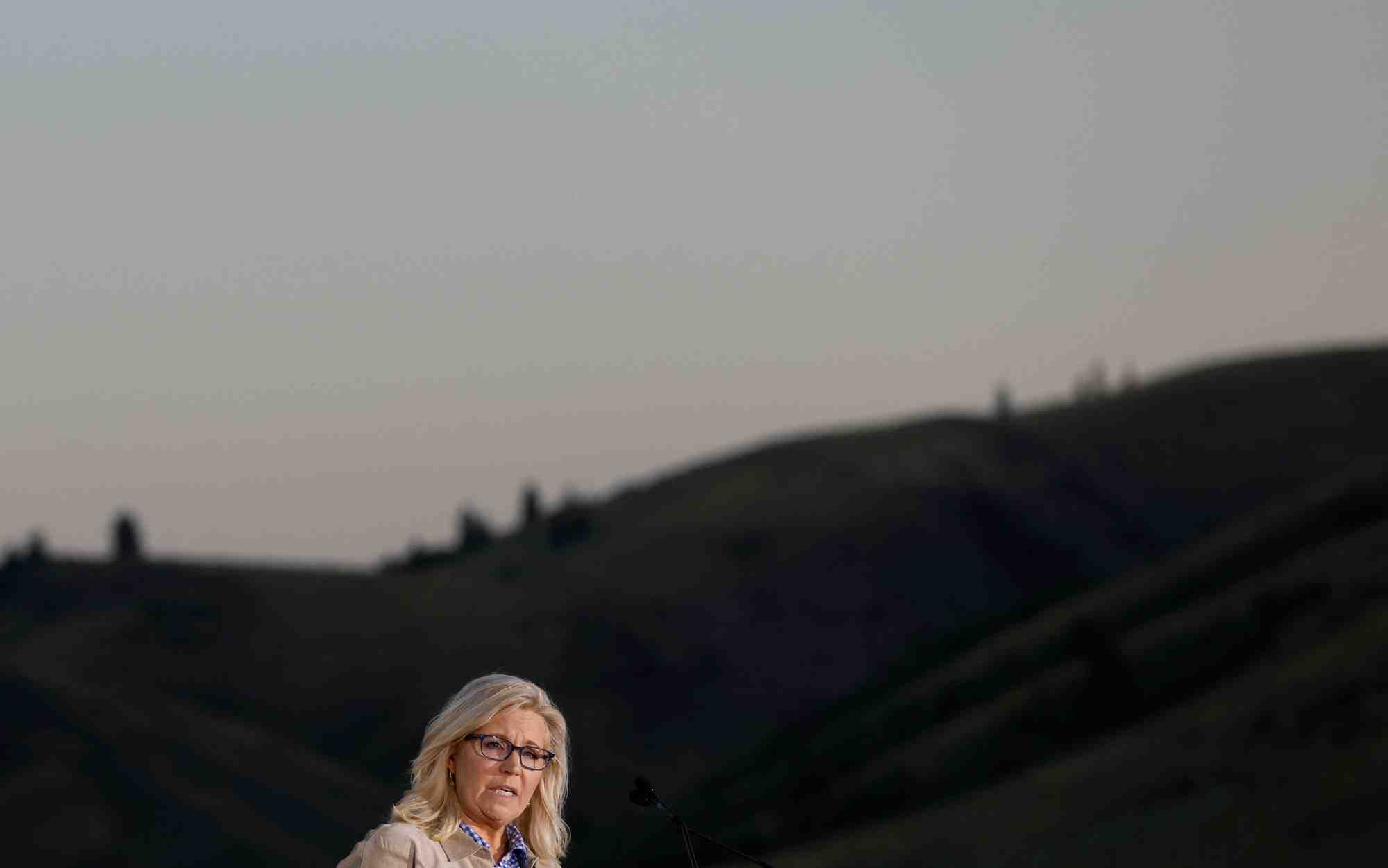 Etats-unis: liz cheney battue par une pro-trump lors d'une primaire republicaine