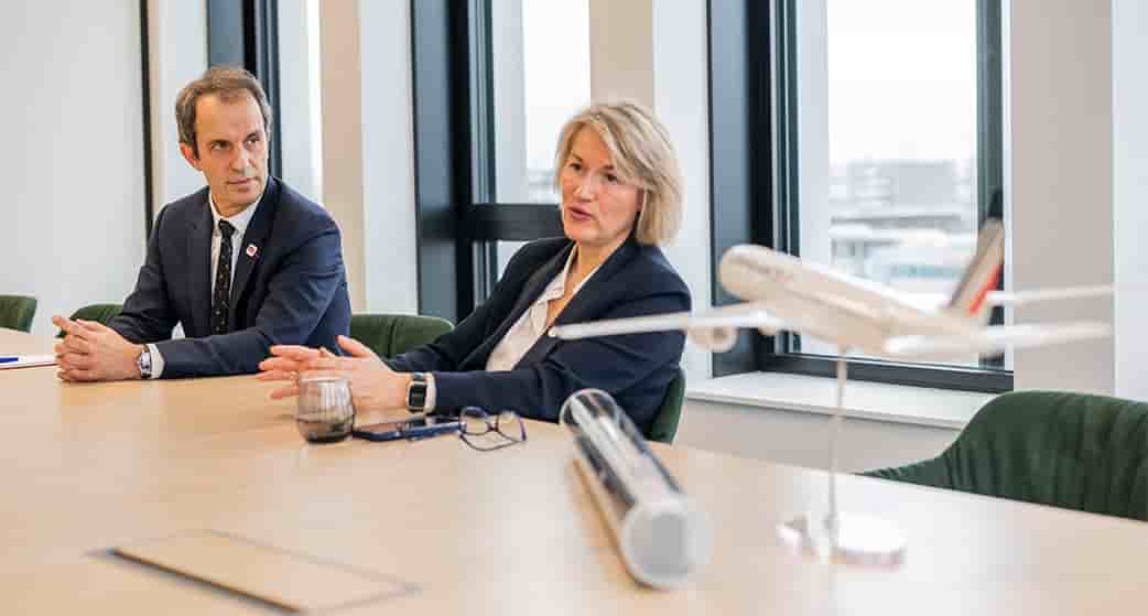 Ensemble, Anne Rigail, directrice générale d'Air France et Christophe Fanichet, PDG de SNCF Voyageurs, dévoilent leurs nouvelles ambitions pour leur offre Train + Air.