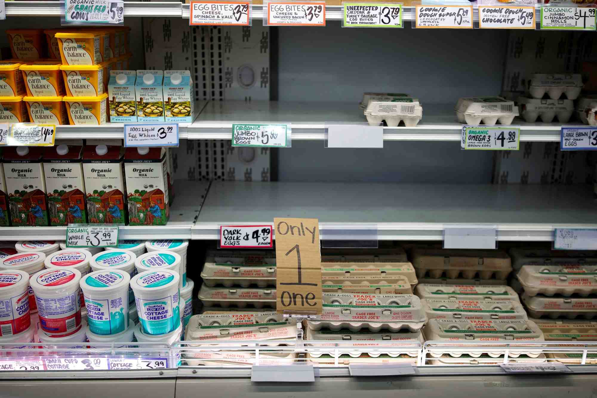 À la suite d’une épidémie de grippe aviaire, les œufs sont devenus une denrée rare et les prix ont explosé outre-Atlantique.