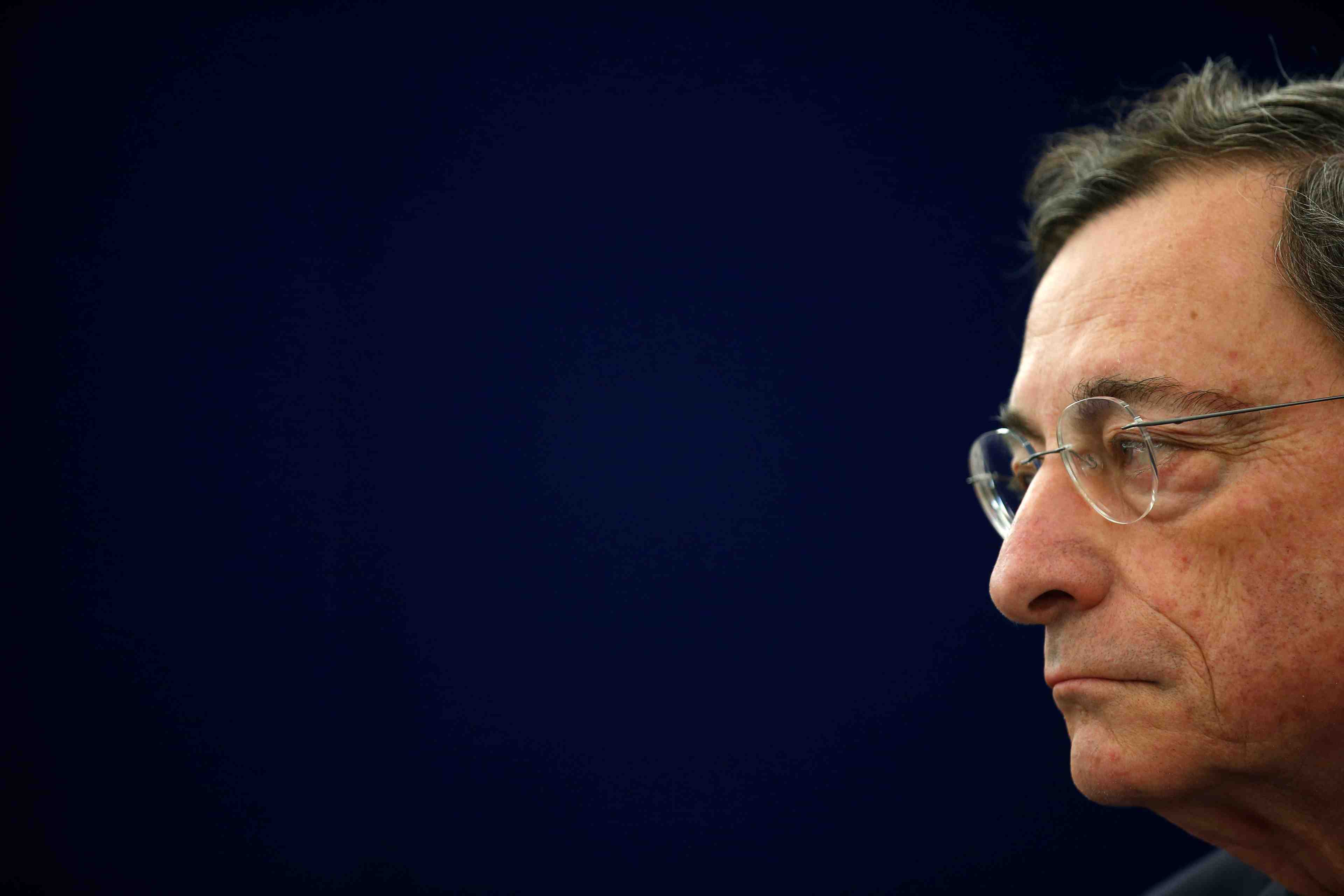 Draghi (bce): l'economie de la zone euro plus faible que prevu
