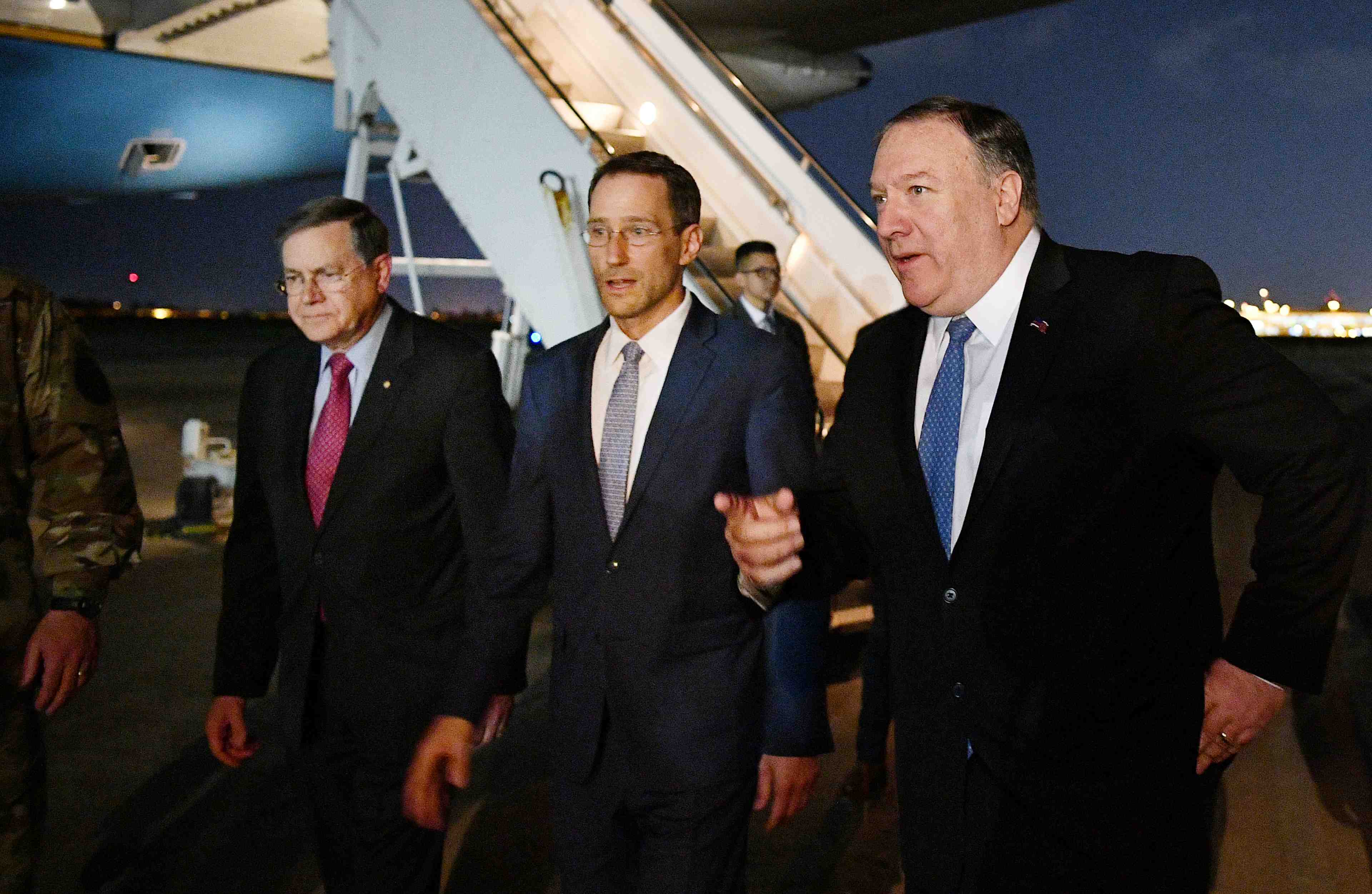 Pompeo, en visite surprise en irak, avertit de l'activite de l'iran