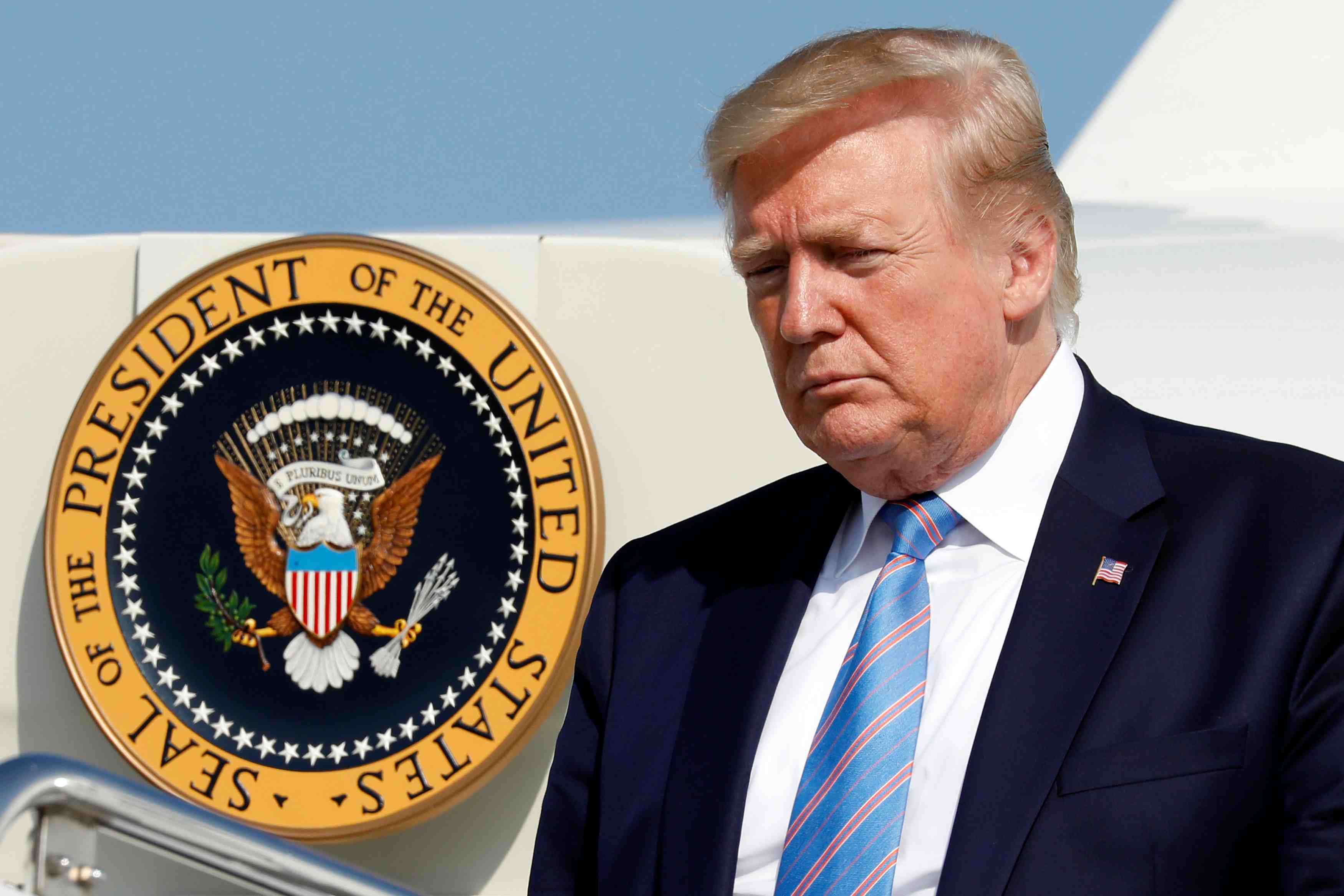 Trump menace a nouveau de taxer les automobiles europeennes