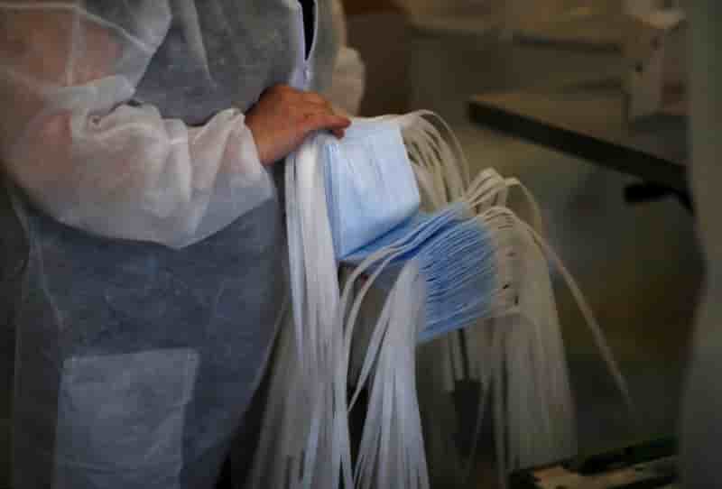 Coronavirus: l'armee francaise fournit cinq millions de masques, dit parly