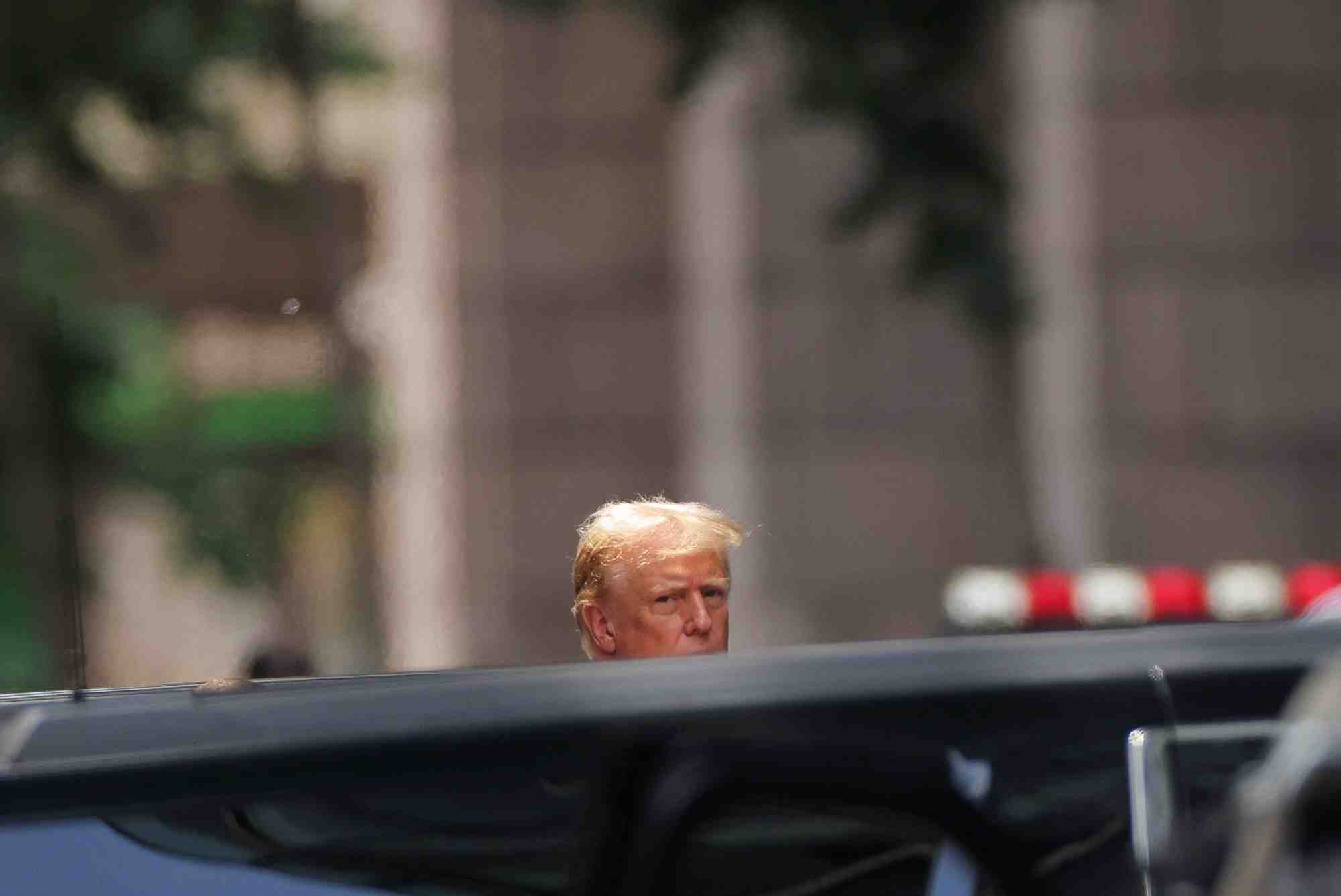 Le president elu des etats-unis marche a l'exterieur de la trump tower, a new york