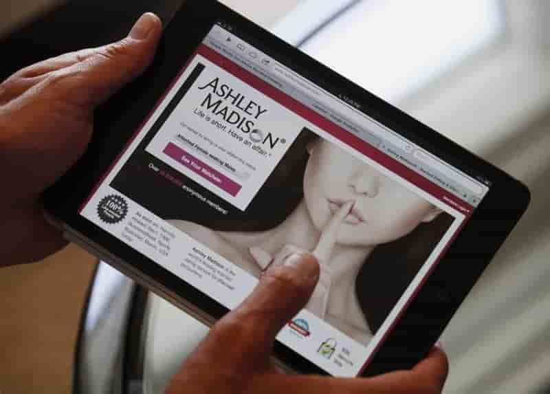 Un site de rencontres extraconjugales menace par des hackers