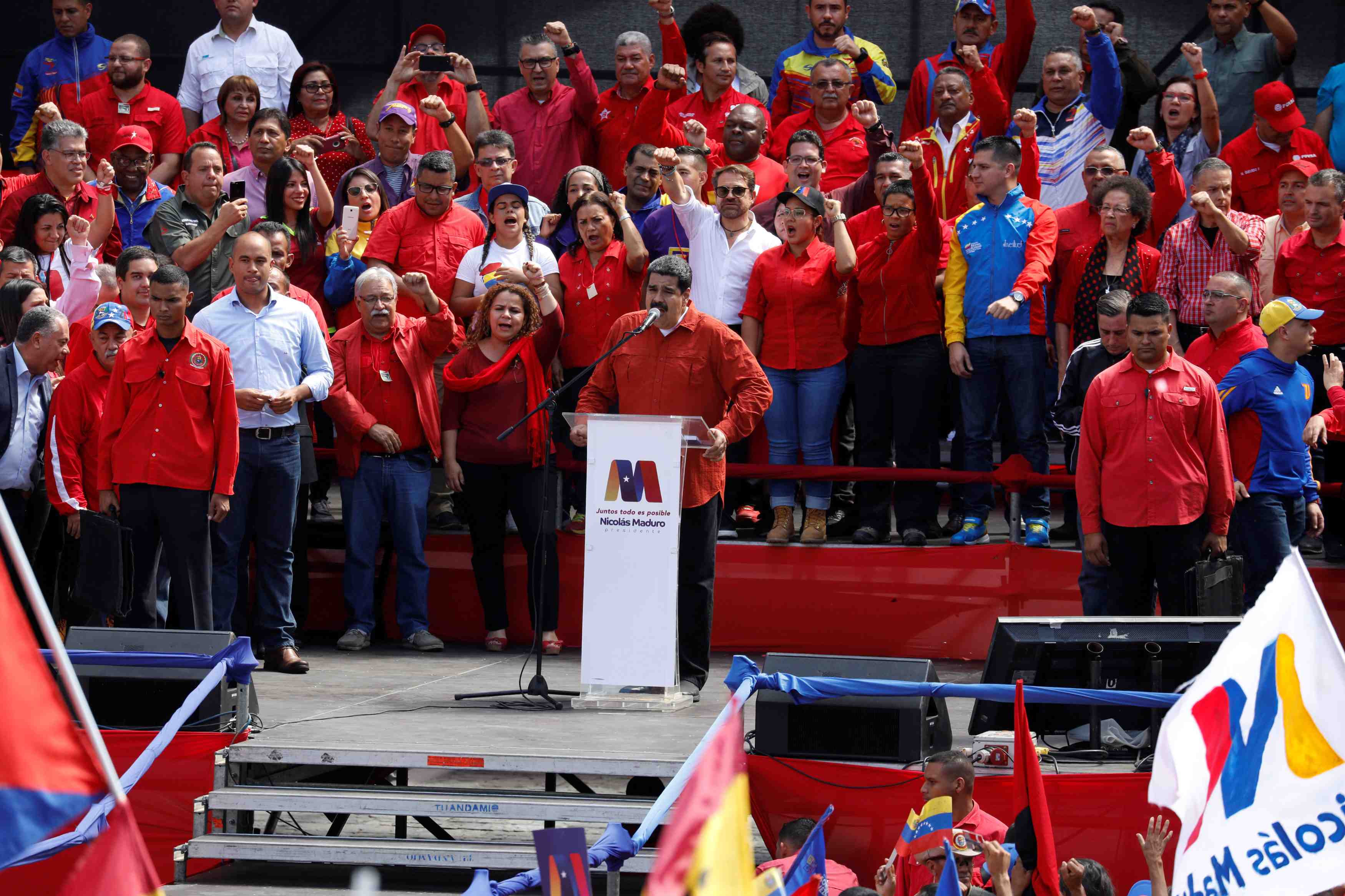 Nicolas maduro lance sa candidature a sa reelection
