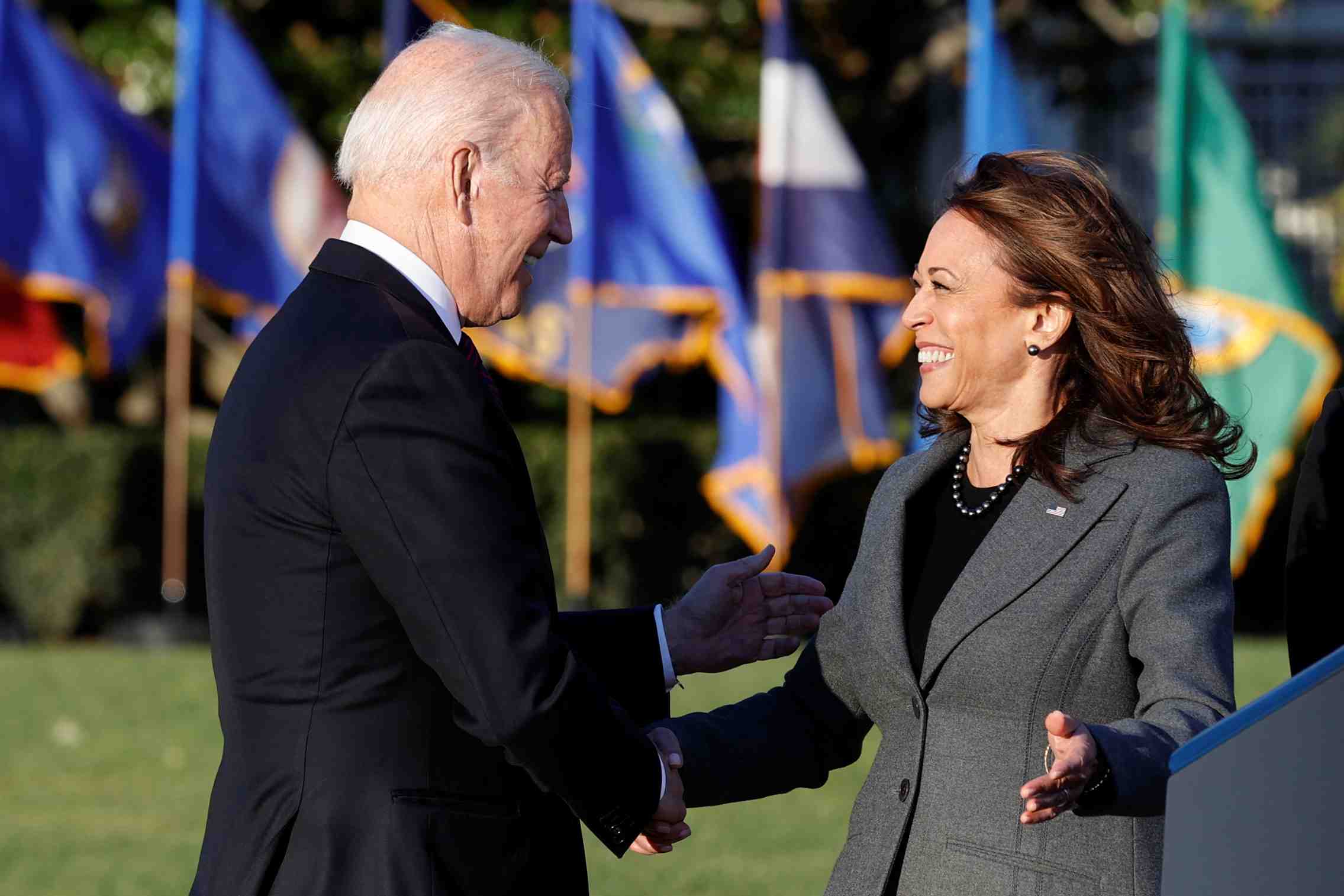 Biden va transferer ses pouvoirs a harris le temps d'une coloscopie vendredi
