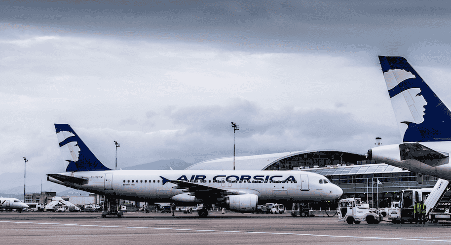 Air Corsica s'est vue accorder l'exploitation de la desserte de service public (DSP) entre ses quatre aéroports internationaux (Ajaccio, Figari, Bastia et Calvi) et Paris-Orly jusqu'au 31 décembre 2027.
