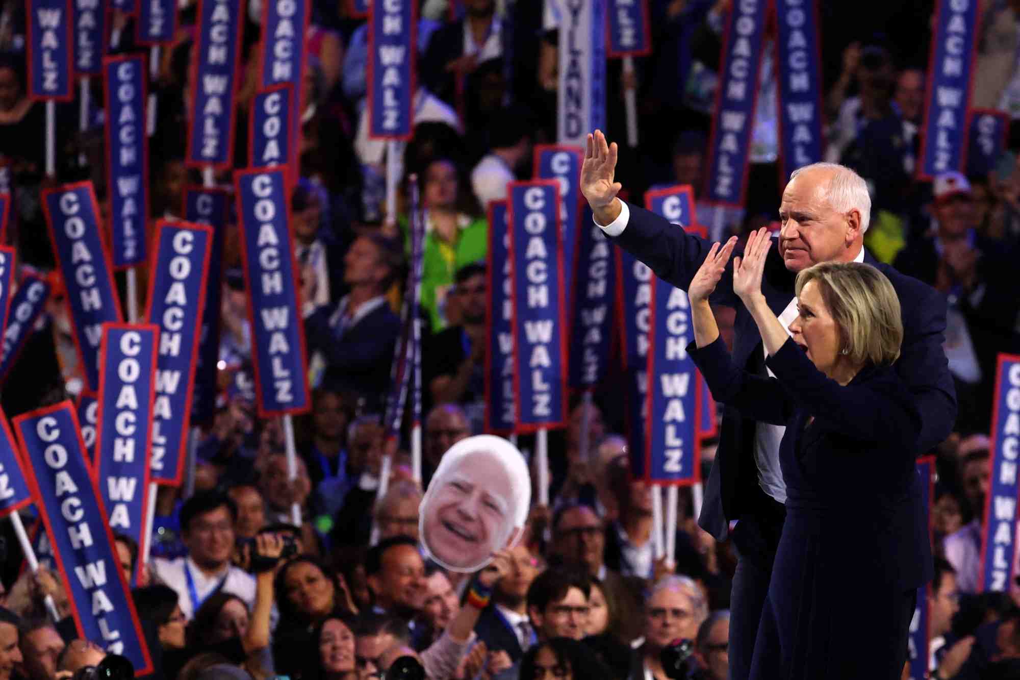 Tim walz et son epouse gwen a la convention nationale du parti democrate (dnc) a chicago