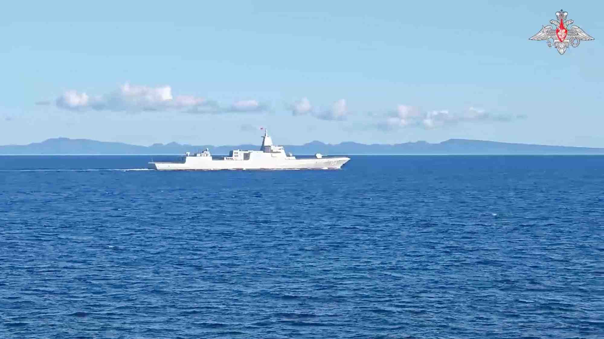 Des navires de guerre russes et chinois entrent dans la mer d'okhotsk pour des exercices