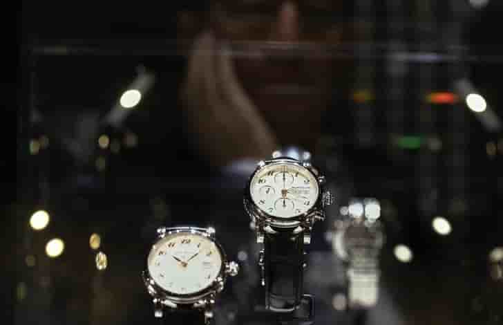 Les ventes de richemont reculent de 8% en avril