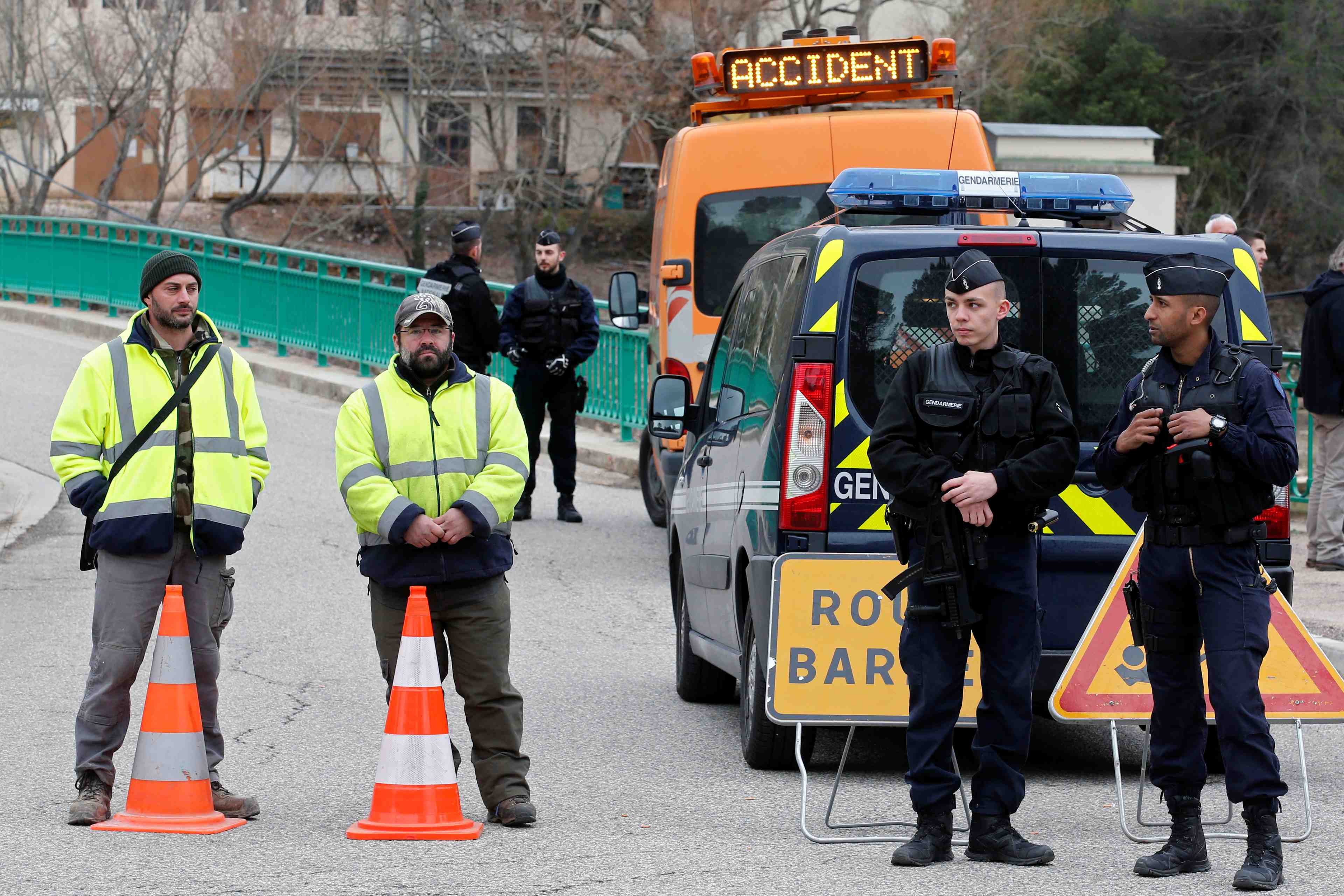 Crash de deux helicopteres militaires, cinq morts