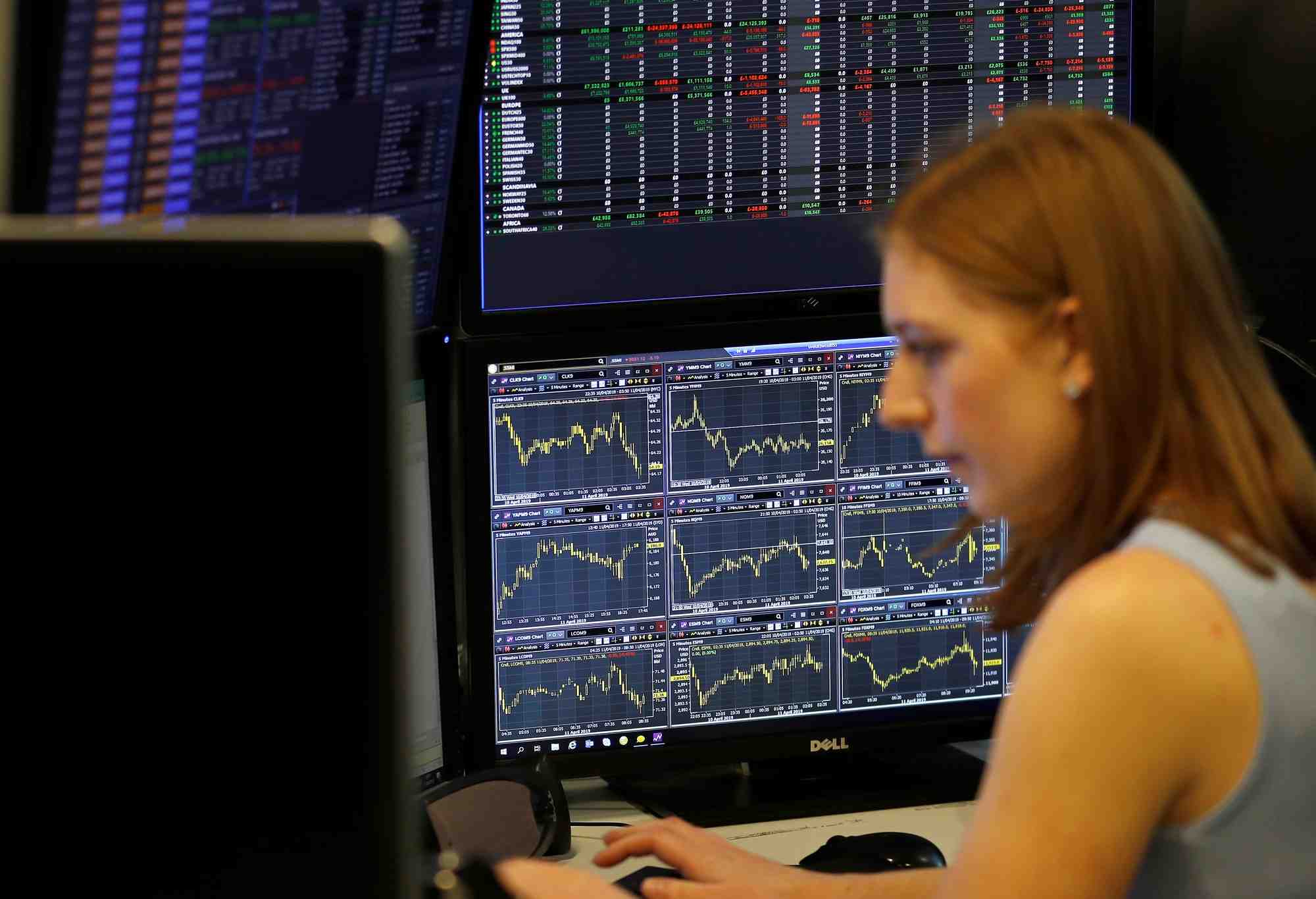 Un trader travaille pour cmc markets, a londres