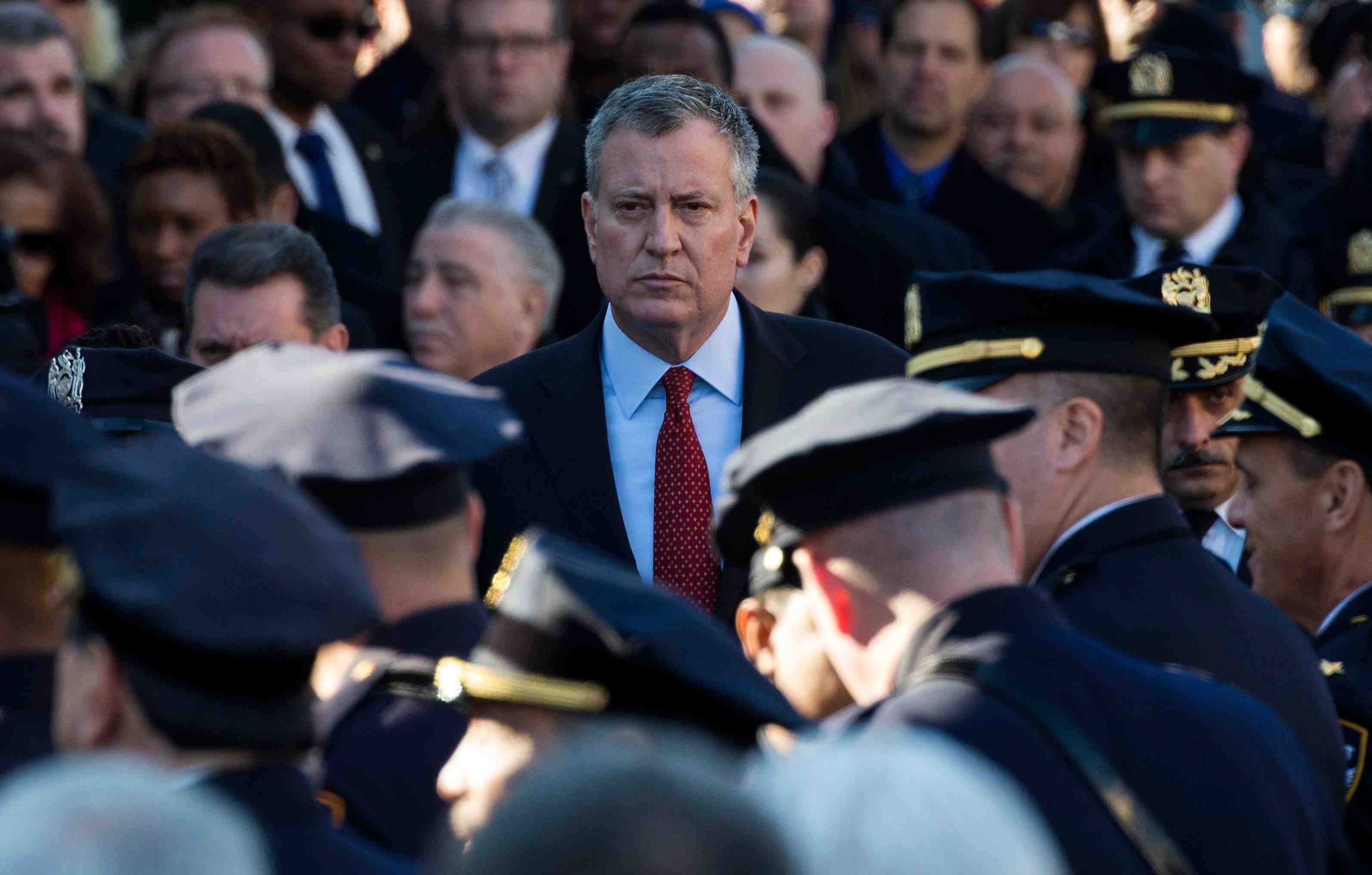 Le maire de new york une nouvelle fois confronte a la defiance de policiers
