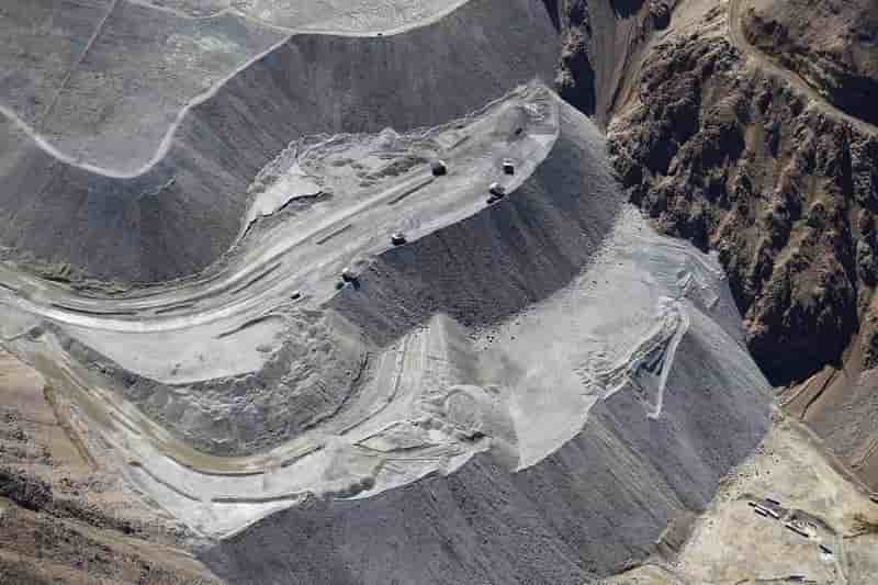 Le groupe minier anglo american licencie