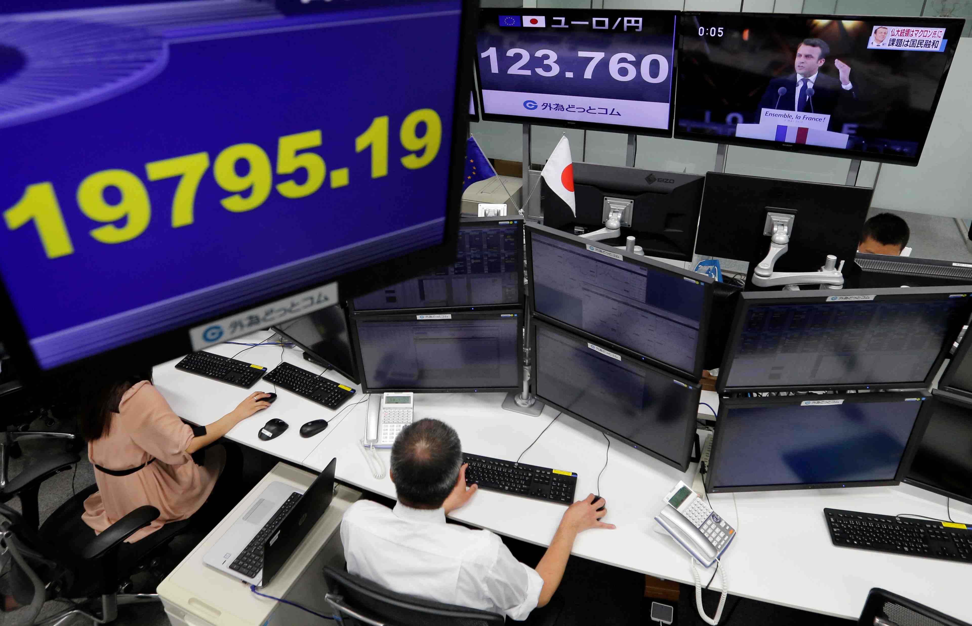 La bourse de tokyo finit en legere baisse