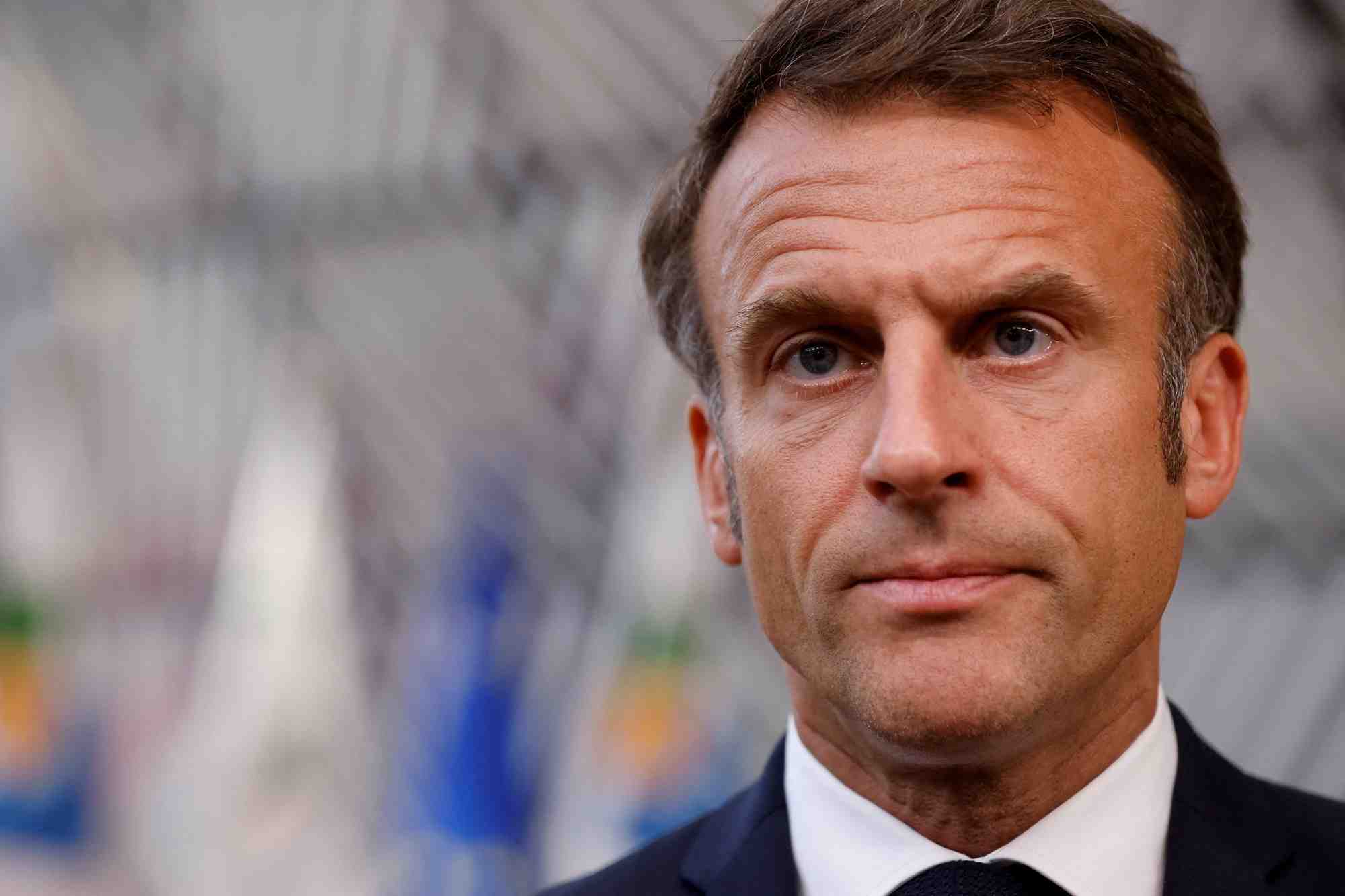 Le president francais emmanuel macron s'adresse aux medias a bruxelles