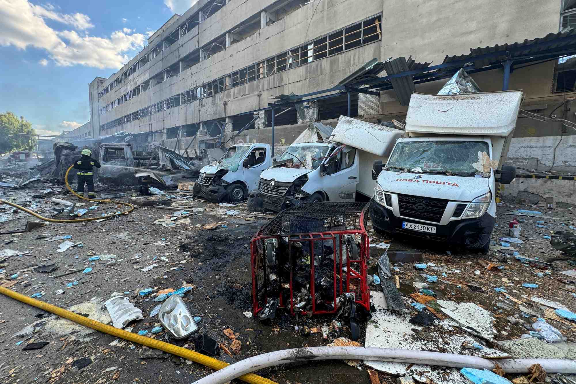 Le site d'une frappe aerienne a kharkiv