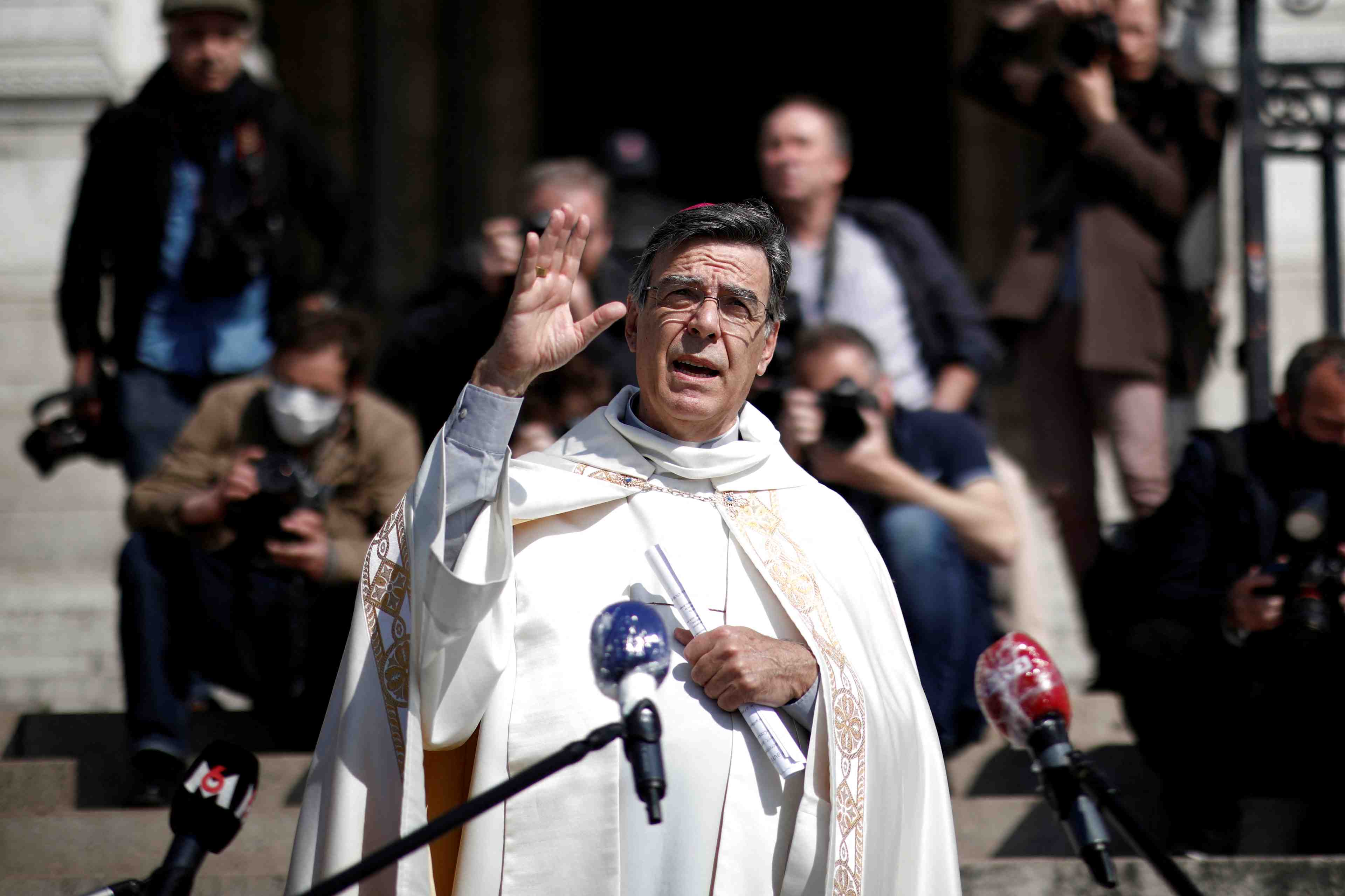 L'ancien archeveque de paris dit avoir la confiance du pape
