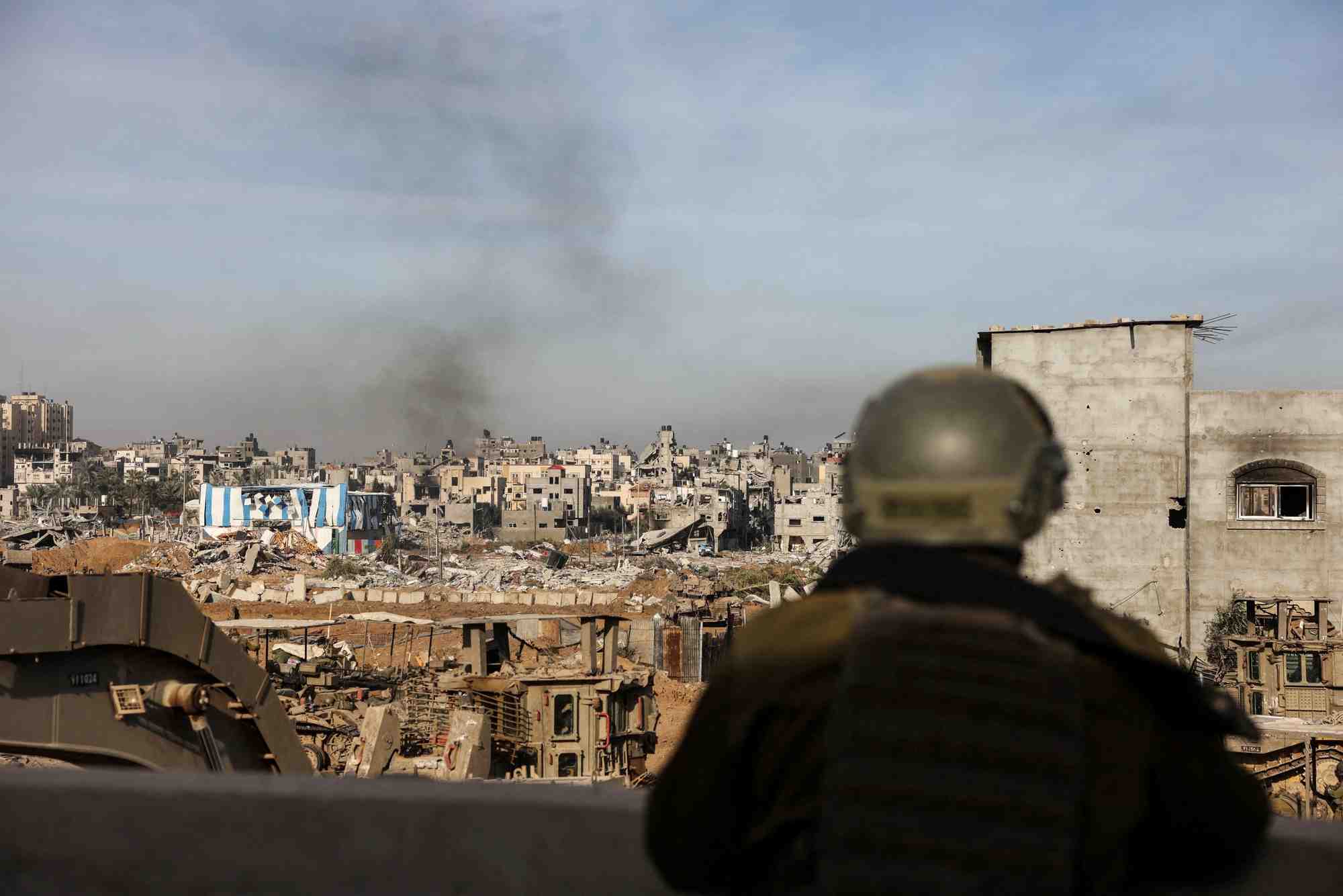 Un soldat israelien a gaza