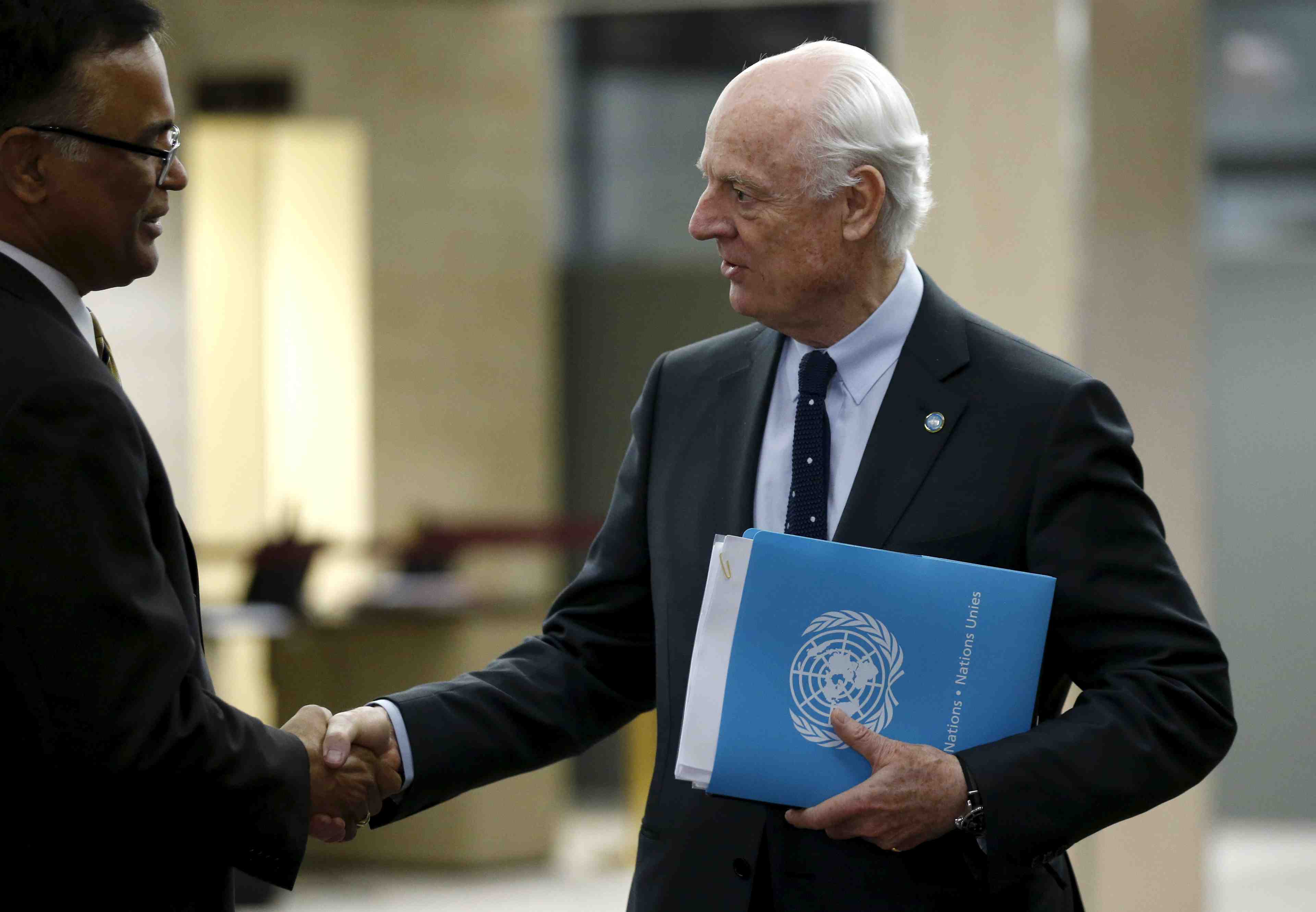 L'emissaire de l'onu pour la syrie reprend ses discussions a geneve