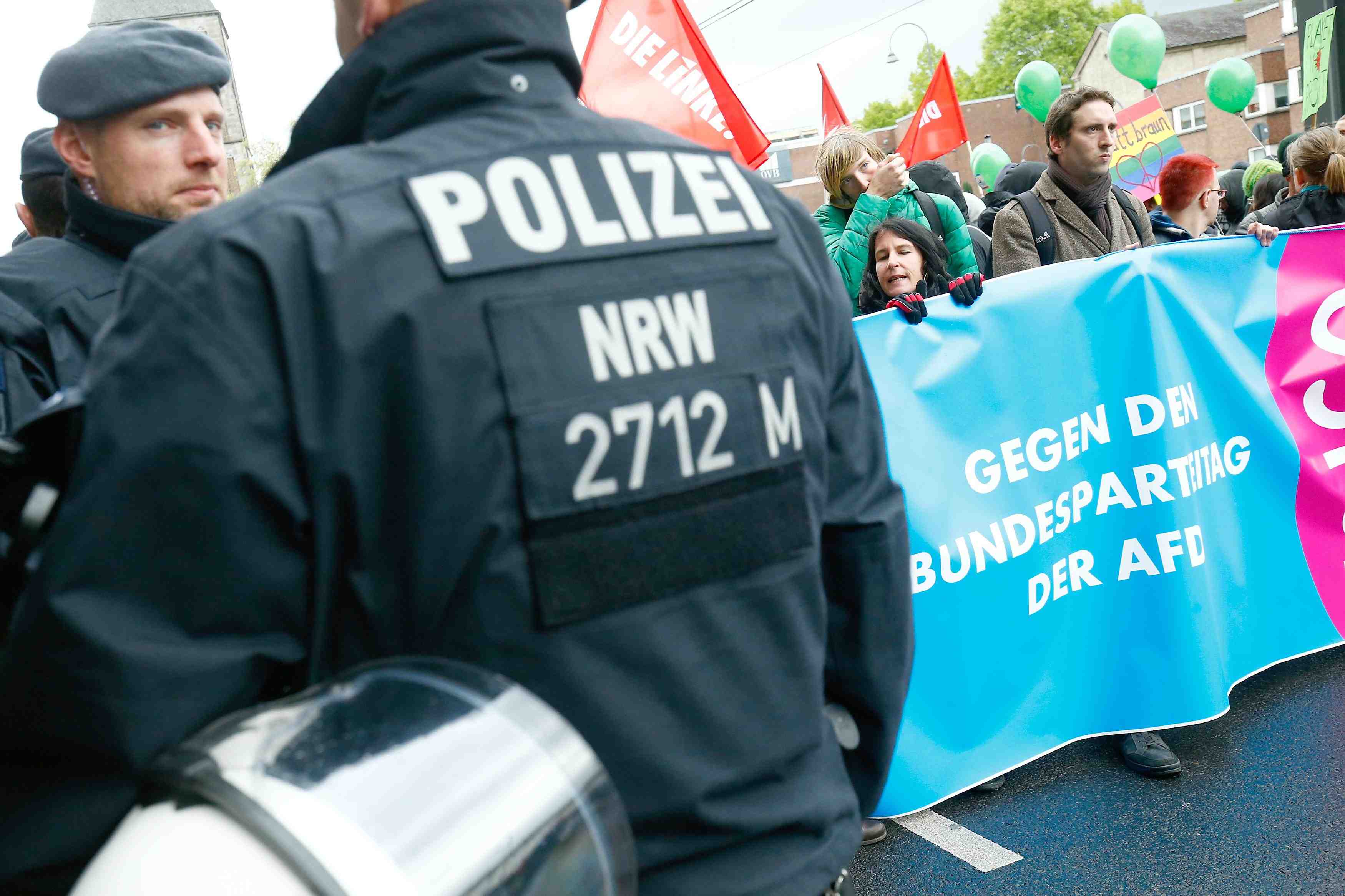 Deux policiers blesses lors d'une manifestation anti-afd