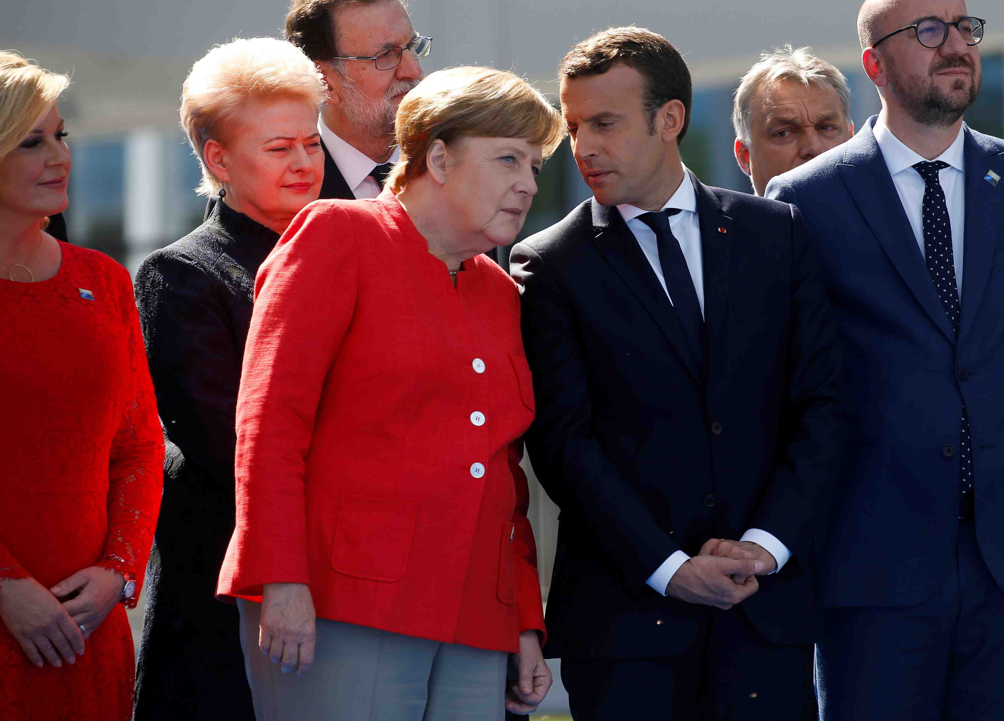 Merkel felicite macron pour son succes aux legislatives